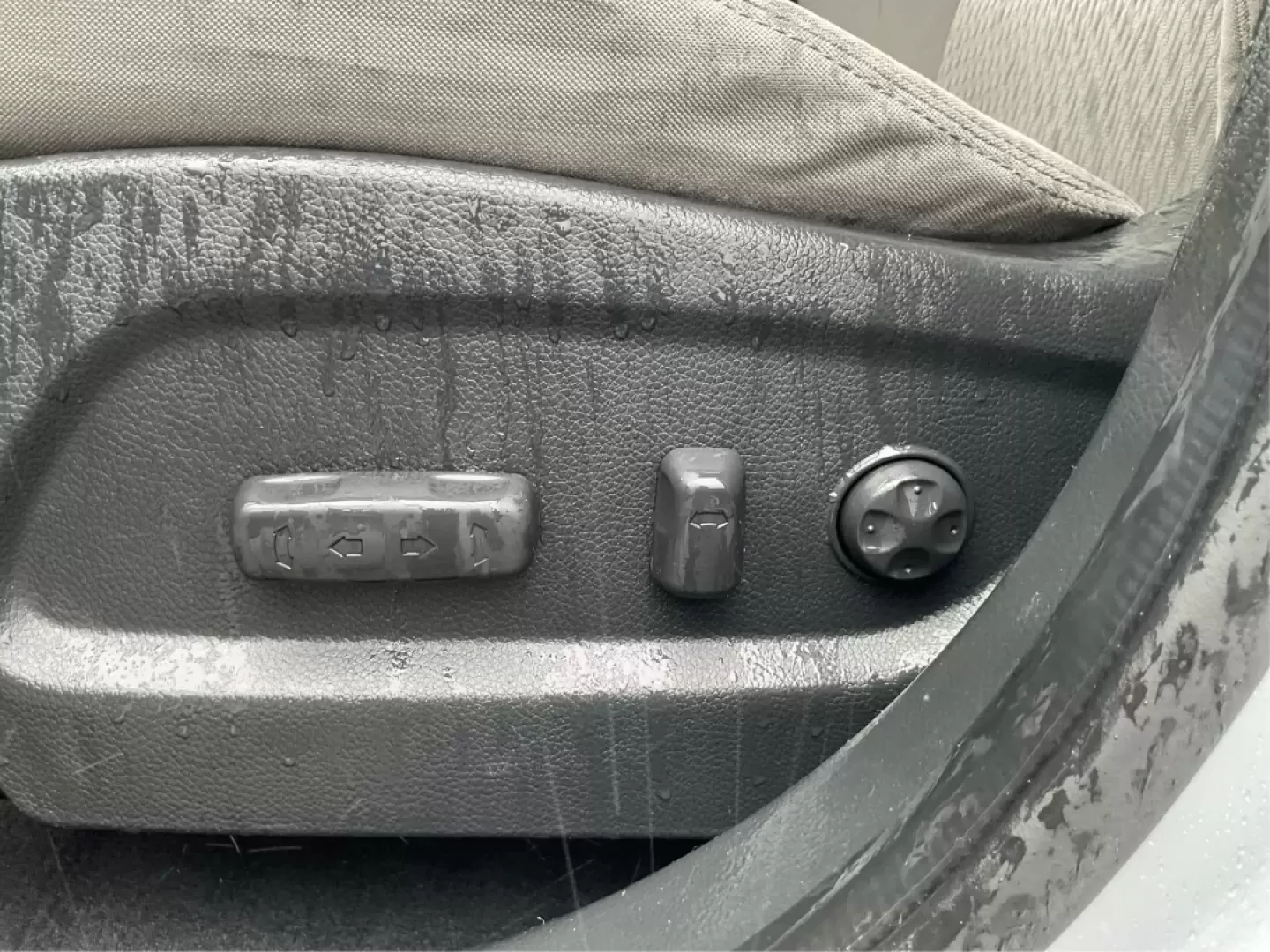 2014 Hyundai Santa Fe GLS (KM8SM4HF5EU) with an Lambda II 3.3L V-6 gasoline direct injection engine, located at 8750 N County Rd 25A, Piqua, OH, 45356, (937) 908-9800, 40.164391, -84.232513 - Looking for the perfect SUV to complement your busy lifestyle? Look no further than the 2014 Hyundai Santa Fe GLS, a vehicle designed for families, adventurers, and commuters alike. This reliable SUV, available at Advantage Car and Credit in Fairborn, OH, provides ample space, comfort, and modern fe - Photo#17