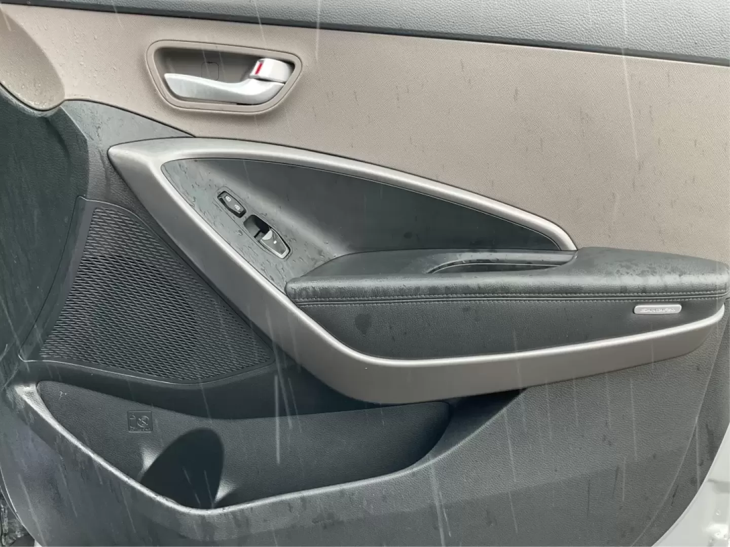 2014 Hyundai Santa Fe GLS (KM8SM4HF5EU) with an Lambda II 3.3L V-6 gasoline direct injection engine, located at 8750 N County Rd 25A, Piqua, OH, 45356, (937) 908-9800, 40.164391, -84.232513 - Looking for the perfect SUV to complement your busy lifestyle? Look no further than the 2014 Hyundai Santa Fe GLS, a vehicle designed for families, adventurers, and commuters alike. This reliable SUV, available at Advantage Car and Credit in Fairborn, OH, provides ample space, comfort, and modern fe - Photo#19