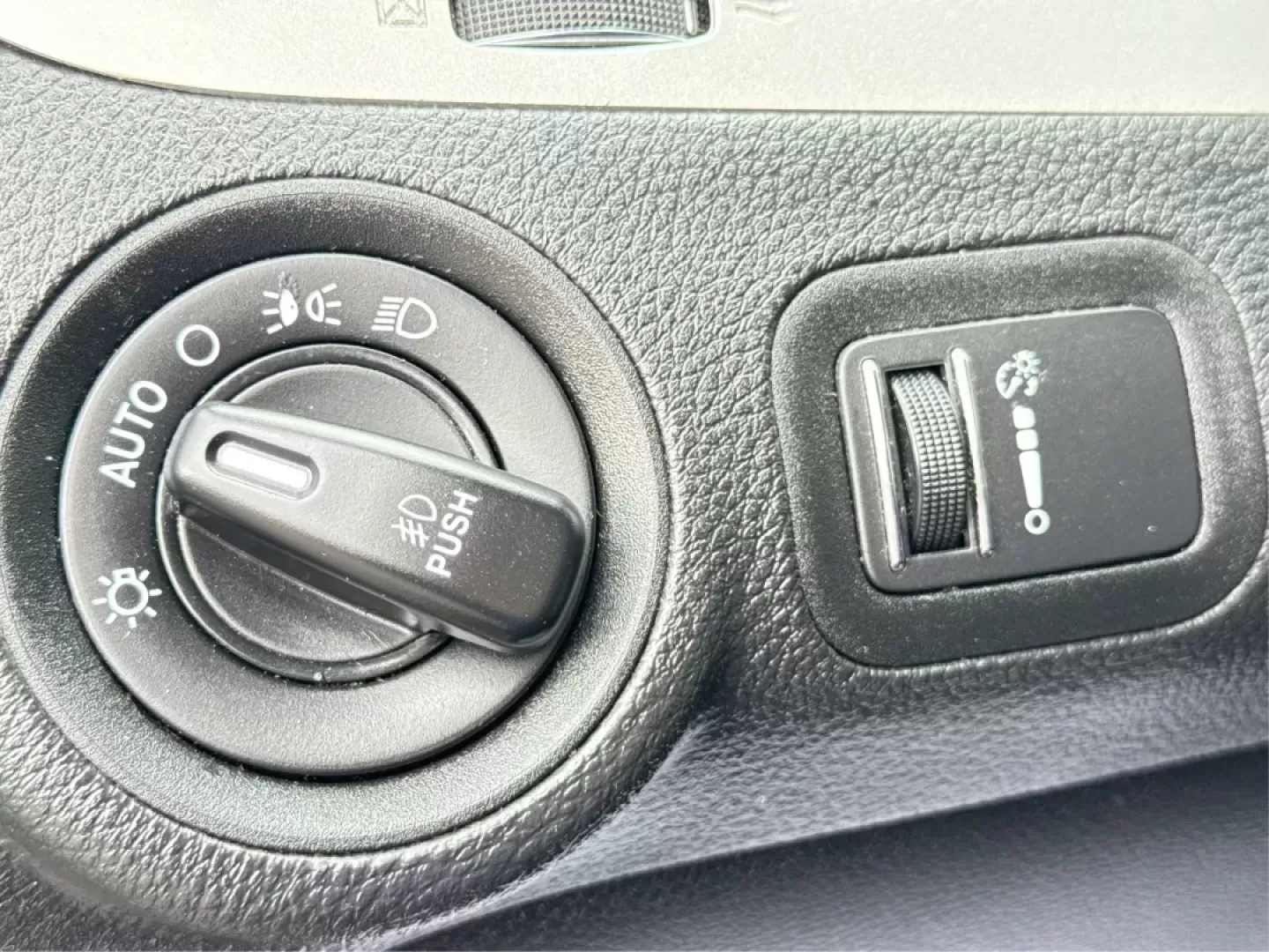 2018 Dodge Journey SXT AWD (3C4PDDBG9JT) with an Pentastar 3.6L V-6 DOHC engine, located at 1230 East Main St, Xenia, OH, 45385, (937) 908-9800, 39.688026, -83.910172 - Experience the thrill of adventure and family outings in this stunning **2018 Dodge Journey SXT AWD**, now available at **Advantage Car and Credit**, located at **1184 Kauffman Ave, Fairborn, OH 45324**. Whether you're commuting to work or heading out for a weekend getaway, this versatile SUV is des - Photo#17