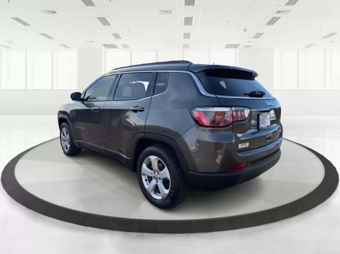 2018 Jeep Compass Latitude FWD (3C4NJCBB1JT) with an 2.4L I-4 variable valve control engine, Automatic transmission, located at 1951 S Dayton Lakeview Rd., New Carlisle, OH, 45344, (937) 908-9800, 39.890999, -84.050255 - **Adventure Awaits with This 2018 Jeep Compass Latitude FWD!**<br /> <br /> Transform your everyday travels into unforgettable adventures with the 2018 Jeep Compass Latitude FWD. This SUV is not just a mode of transportation; it's your ticket to exploration, whether it's cruising through the scenic - Photo#4