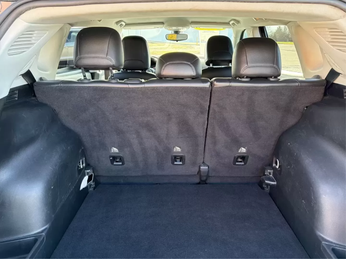 2018 Jeep Compass Latitude FWD (3C4NJCBB1JT) with an 2.4L I-4 variable valve control engine, Automatic transmission, located at 1951 S Dayton Lakeview Rd., New Carlisle, OH, 45344, (937) 908-9800, 39.890999, -84.050255 - **Adventure Awaits with This 2018 Jeep Compass Latitude FWD!**<br /> <br /> Transform your everyday travels into unforgettable adventures with the 2018 Jeep Compass Latitude FWD. This SUV is not just a mode of transportation; it's your ticket to exploration, whether it's cruising through the scenic - Photo#12