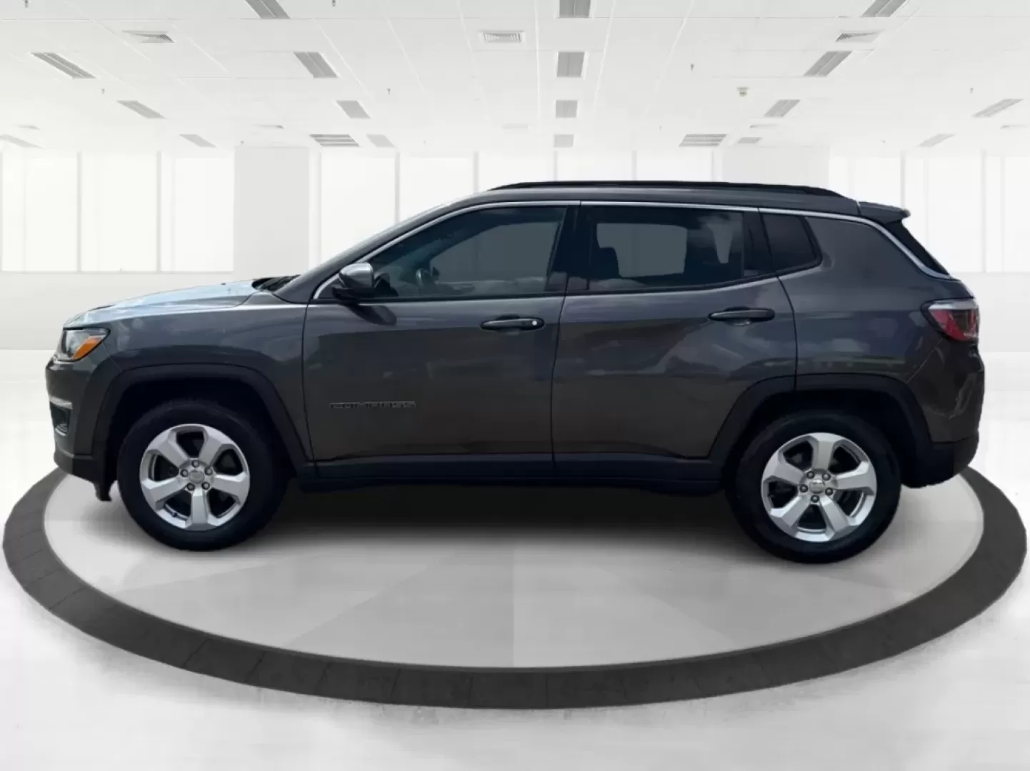 2018 Jeep Compass Latitude FWD (3C4NJCBB1JT) with an 2.4L I-4 variable valve control engine, located at 8750 N County Rd 25A, Piqua, OH, 45356, (937) 908-9800, 40.164391, -84.232513 - **Adventure Awaits with This 2018 Jeep Compass Latitude FWD!**<br /> <br /> Transform your everyday travels into unforgettable adventures with the 2018 Jeep Compass Latitude FWD. This SUV is not just a mode of transportation; it's your ticket to exploration, whether it's cruising through the scenic - Photo#5