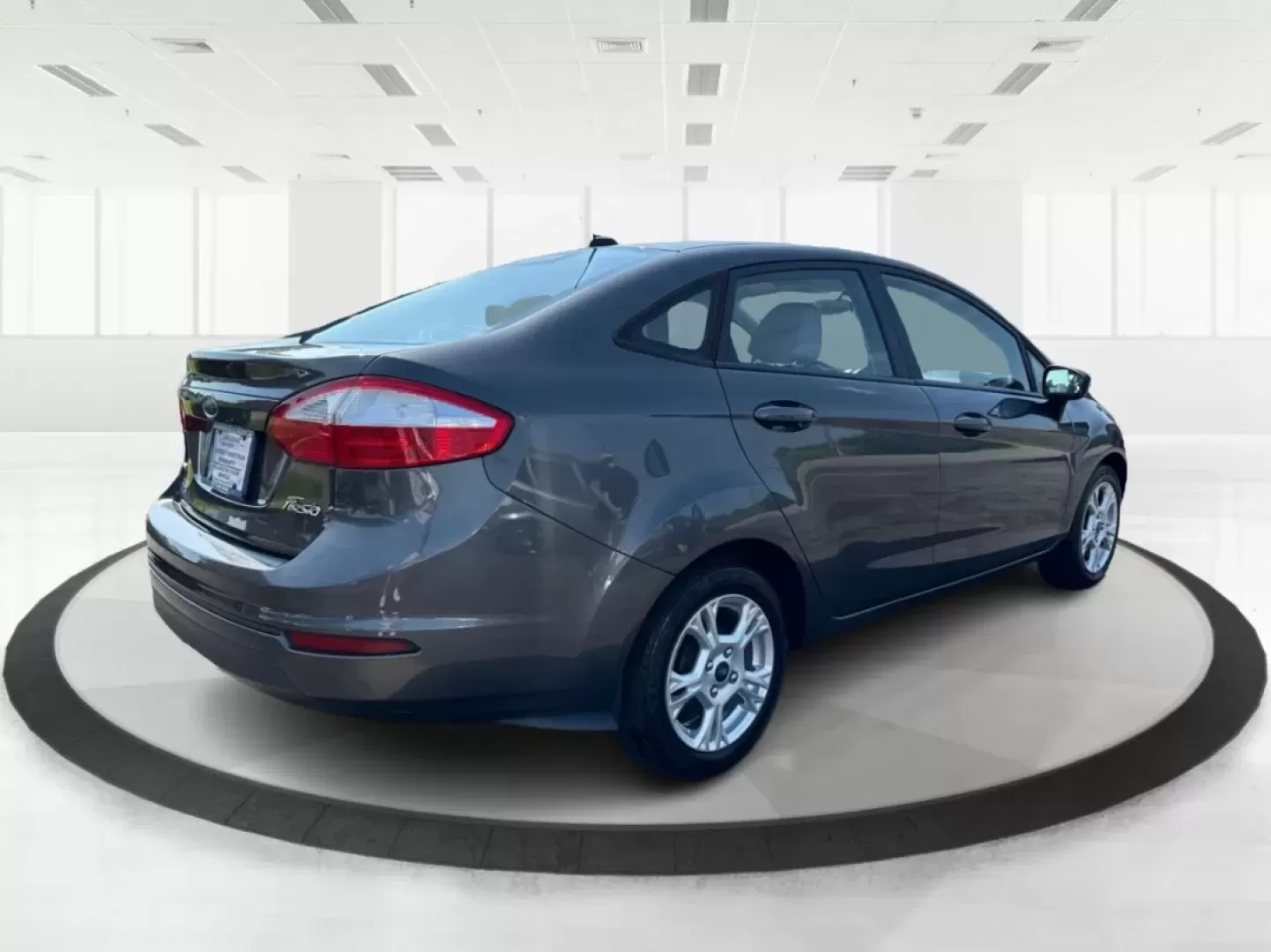 2015 Ford Fiesta SE (3FADP4BJ4FM) with an EcoBoost 1L I-3 gasoline direct injection engine, located at 1230 East Main St, Xenia, OH, 45385, (937) 908-9800, 39.688026, -83.910172 - **Discover Adventure and Style with the 2015 Ford Fiesta SE at Advantage Car and Credit in Fairborn, OH!**<br /> <br /> Are you ready to elevate your daily commute or weekend adventures? The 2015 Ford Fiesta SE is the ideal sedan for budget-conscious buyers seeking a reliable and stylish companion. - Photo#2