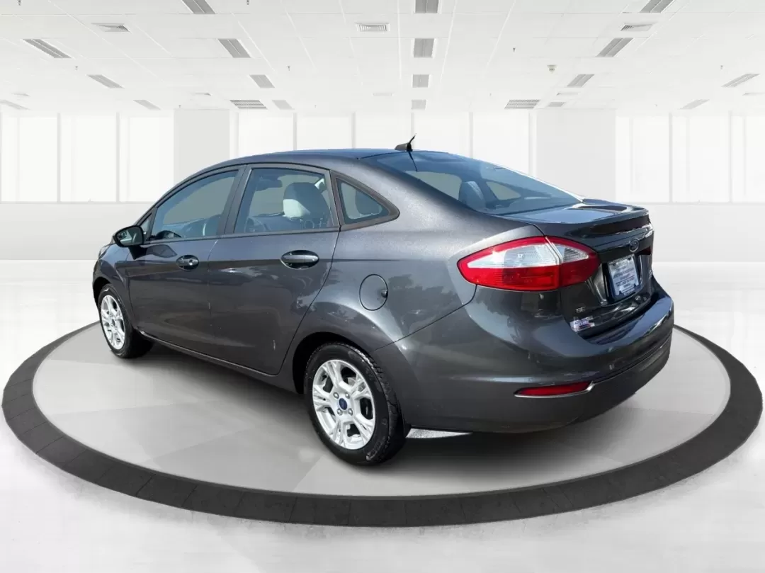 2015 Ford Fiesta SE (3FADP4BJ4FM) with an EcoBoost 1L I-3 gasoline direct injection engine, located at 1230 East Main St, Xenia, OH, 45385, (937) 908-9800, 39.688026, -83.910172 - **Discover Adventure and Style with the 2015 Ford Fiesta SE at Advantage Car and Credit in Fairborn, OH!**<br /> <br /> Are you ready to elevate your daily commute or weekend adventures? The 2015 Ford Fiesta SE is the ideal sedan for budget-conscious buyers seeking a reliable and stylish companion. - Photo#4