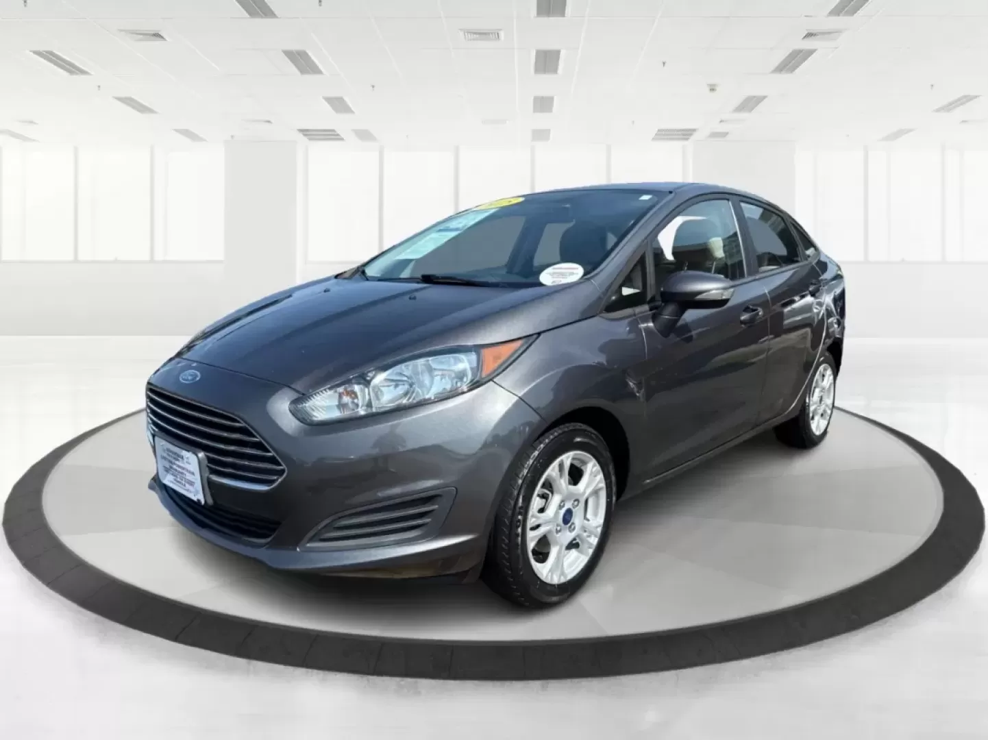 2015 Ford Fiesta SE (3FADP4BJ4FM) with an EcoBoost 1L I-3 gasoline direct injection engine, located at 1230 East Main St, Xenia, OH, 45385, (937) 908-9800, 39.688026, -83.910172 - **Discover Adventure and Style with the 2015 Ford Fiesta SE at Advantage Car and Credit in Fairborn, OH!**<br /> <br /> Are you ready to elevate your daily commute or weekend adventures? The 2015 Ford Fiesta SE is the ideal sedan for budget-conscious buyers seeking a reliable and stylish companion. - Photo#8