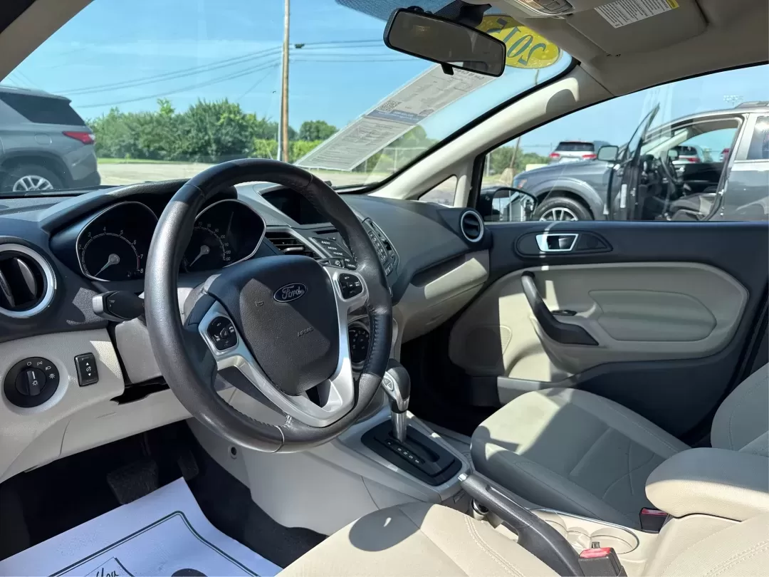 2015 Ford Fiesta SE (3FADP4BJ4FM) with an EcoBoost 1L I-3 gasoline direct injection engine, located at 1230 East Main St, Xenia, OH, 45385, (937) 908-9800, 39.688026, -83.910172 - **Discover Adventure and Style with the 2015 Ford Fiesta SE at Advantage Car and Credit in Fairborn, OH!**<br /> <br /> Are you ready to elevate your daily commute or weekend adventures? The 2015 Ford Fiesta SE is the ideal sedan for budget-conscious buyers seeking a reliable and stylish companion. - Photo#9