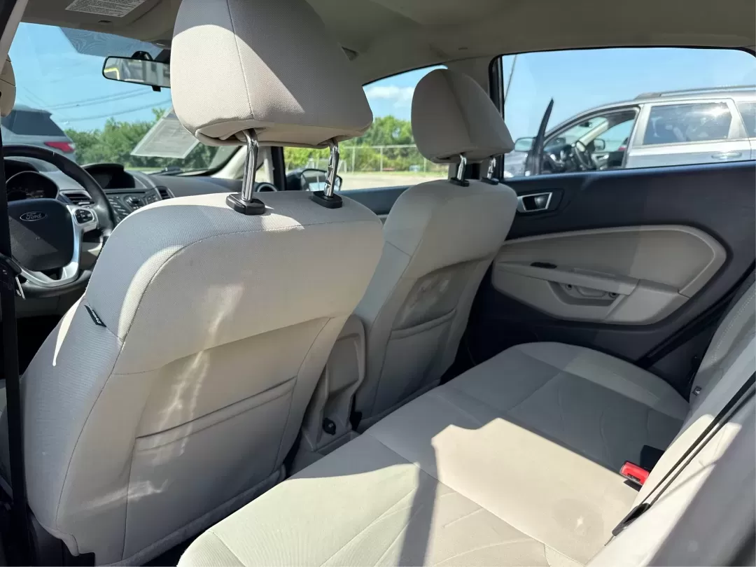 2015 Ford Fiesta SE (3FADP4BJ4FM) with an EcoBoost 1L I-3 gasoline direct injection engine, located at 1230 East Main St, Xenia, OH, 45385, (937) 908-9800, 39.688026, -83.910172 - **Discover Adventure and Style with the 2015 Ford Fiesta SE at Advantage Car and Credit in Fairborn, OH!**<br /> <br /> Are you ready to elevate your daily commute or weekend adventures? The 2015 Ford Fiesta SE is the ideal sedan for budget-conscious buyers seeking a reliable and stylish companion. - Photo#10