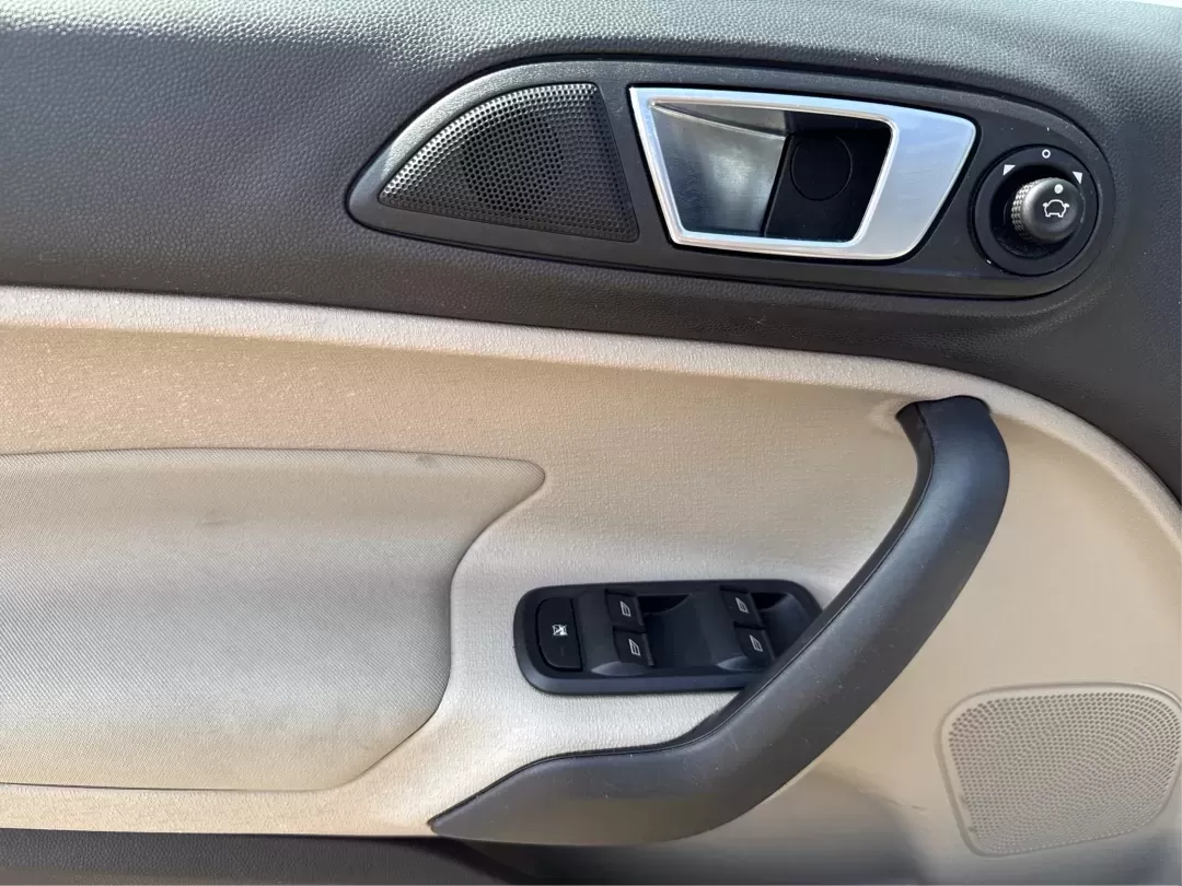 2015 Ford Fiesta SE (3FADP4BJ4FM) with an EcoBoost 1L I-3 gasoline direct injection engine, located at 1230 East Main St, Xenia, OH, 45385, (937) 908-9800, 39.688026, -83.910172 - **Discover Adventure and Style with the 2015 Ford Fiesta SE at Advantage Car and Credit in Fairborn, OH!**<br /> <br /> Are you ready to elevate your daily commute or weekend adventures? The 2015 Ford Fiesta SE is the ideal sedan for budget-conscious buyers seeking a reliable and stylish companion. - Photo#19