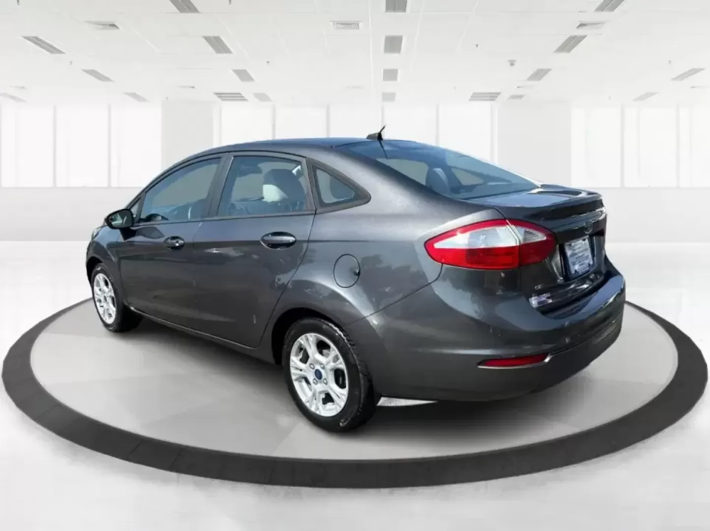 2015 Ford Fiesta SE (3FADP4BJ4FM) with an EcoBoost 1L I-3 gasoline direct injection engine, Automatic transmission, located at 8750 N County Rd 25A, Piqua, OH, 45356, (937) 908-9800, 40.164391, -84.232513 - **Discover Adventure and Style with the 2015 Ford Fiesta SE at Advantage Car and Credit in Fairborn, OH!**<br /> <br /> Are you ready to elevate your daily commute or weekend adventures? The 2015 Ford Fiesta SE is the ideal sedan for budget-conscious buyers seeking a reliable and stylish companion. - Photo#4