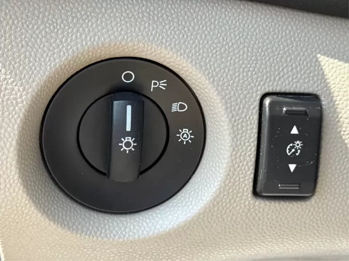 2015 Ford Fiesta SE (3FADP4BJ4FM) with an EcoBoost 1L I-3 gasoline direct injection engine, Automatic transmission, located at 8750 N County Rd 25A, Piqua, OH, 45356, (937) 908-9800, 40.164391, -84.232513 - **Discover Adventure and Style with the 2015 Ford Fiesta SE at Advantage Car and Credit in Fairborn, OH!**<br /> <br /> Are you ready to elevate your daily commute or weekend adventures? The 2015 Ford Fiesta SE is the ideal sedan for budget-conscious buyers seeking a reliable and stylish companion. - Photo#17