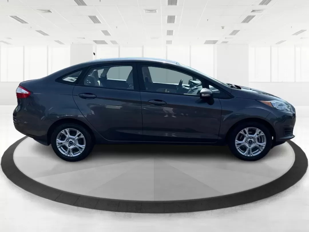 2015 Ford Fiesta SE (3FADP4BJ4FM) with an EcoBoost 1L I-3 gasoline direct injection engine, located at 8750 N County Rd 25A, Piqua, OH, 45356, (937) 908-9800, 40.164391, -84.232513 - **Discover Adventure and Style with the 2015 Ford Fiesta SE at Advantage Car and Credit in Fairborn, OH!**<br /> <br /> Are you ready to elevate your daily commute or weekend adventures? The 2015 Ford Fiesta SE is the ideal sedan for budget-conscious buyers seeking a reliable and stylish companion. - Photo#1