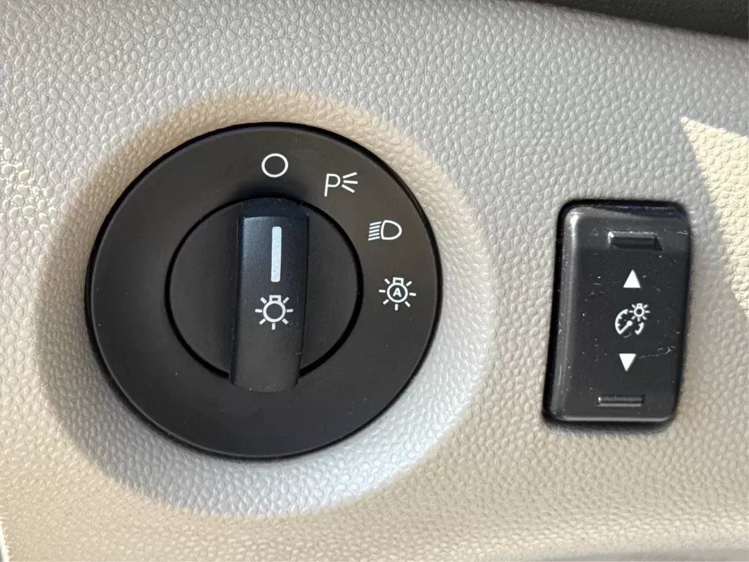 2015 Ford Fiesta SE (3FADP4BJ4FM) with an EcoBoost 1L I-3 gasoline direct injection engine, located at 8750 N County Rd 25A, Piqua, OH, 45356, (937) 908-9800, 40.164391, -84.232513 - **Discover Adventure and Style with the 2015 Ford Fiesta SE at Advantage Car and Credit in Fairborn, OH!**<br /> <br /> Are you ready to elevate your daily commute or weekend adventures? The 2015 Ford Fiesta SE is the ideal sedan for budget-conscious buyers seeking a reliable and stylish companion. - Photo#17