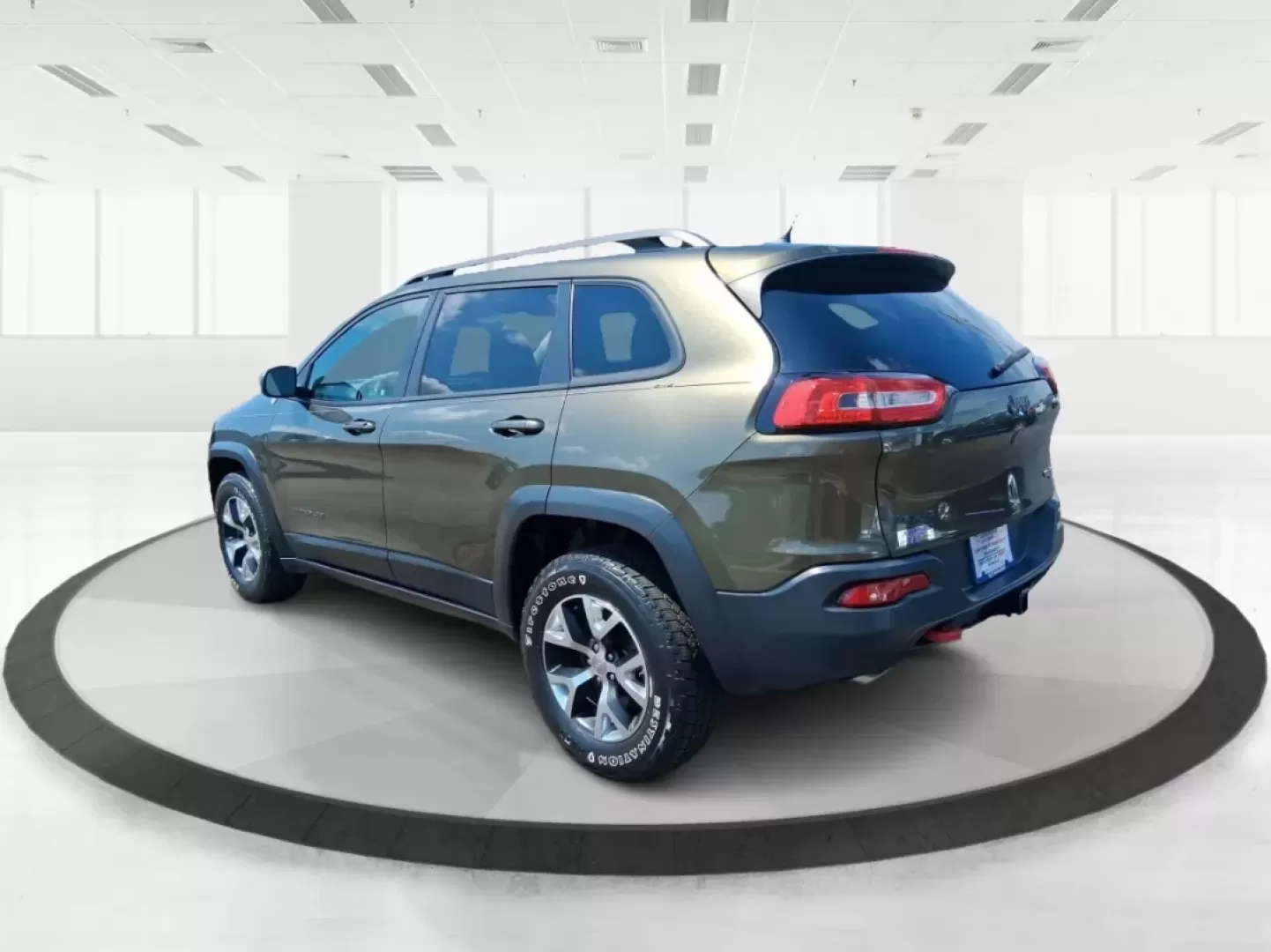 2015 Jeep Cherokee Trailhawk (1C4PJMBS8FW) with an Other engine, located at 8750 N County Rd 25A, Piqua, OH, 45356, (937) 908-9800, 40.164391, -84.232513 - 2015 Jeep Cherokee Trailhawk - Photo#4