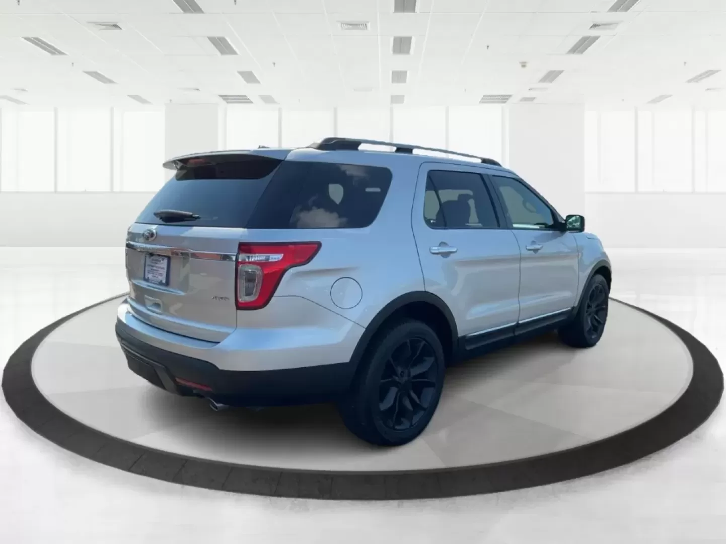 2015 Ford Explorer XLT (1FM5K8D85FG) with an 3.5L V-6 DOHC engine, located at 8750 N County Rd 25A, Piqua, OH, 45356, (937) 908-9800, 40.164391, -84.232513 - **Explore the Open Road with the 2015 Ford Explorer XLT!** <br /> <br /> Are you ready to elevate your family adventures and weekend road trips? Look no further than this stunning 2015 Ford Explorer XLT, available now at Advantage Car and Credit in Fairborn, OH. With its robust capabilities and spac - Photo#2