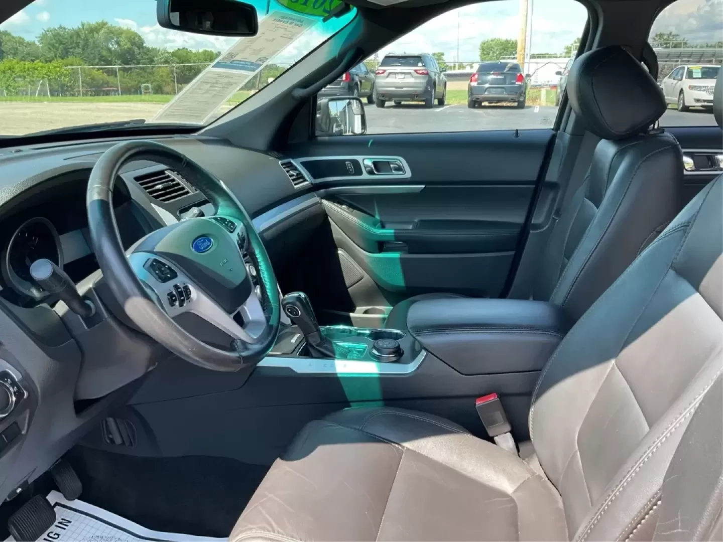 2015 Ford Explorer XLT (1FM5K8D85FG) with an 3.5L V-6 DOHC engine, located at 8750 N County Rd 25A, Piqua, OH, 45356, (937) 908-9800, 40.164391, -84.232513 - **Explore the Open Road with the 2015 Ford Explorer XLT!** <br /> <br /> Are you ready to elevate your family adventures and weekend road trips? Look no further than this stunning 2015 Ford Explorer XLT, available now at Advantage Car and Credit in Fairborn, OH. With its robust capabilities and spac - Photo#9