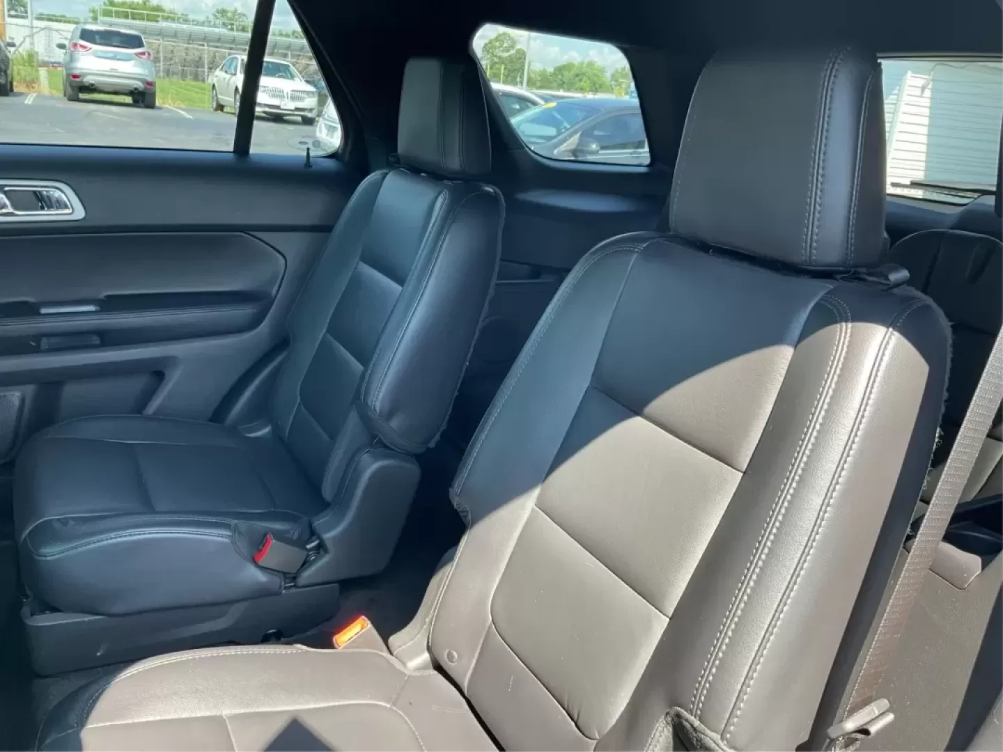 2015 Ford Explorer XLT (1FM5K8D85FG) with an 3.5L V-6 DOHC engine, located at 8750 N County Rd 25A, Piqua, OH, 45356, (937) 908-9800, 40.164391, -84.232513 - **Explore the Open Road with the 2015 Ford Explorer XLT!** <br /> <br /> Are you ready to elevate your family adventures and weekend road trips? Look no further than this stunning 2015 Ford Explorer XLT, available now at Advantage Car and Credit in Fairborn, OH. With its robust capabilities and spac - Photo#10