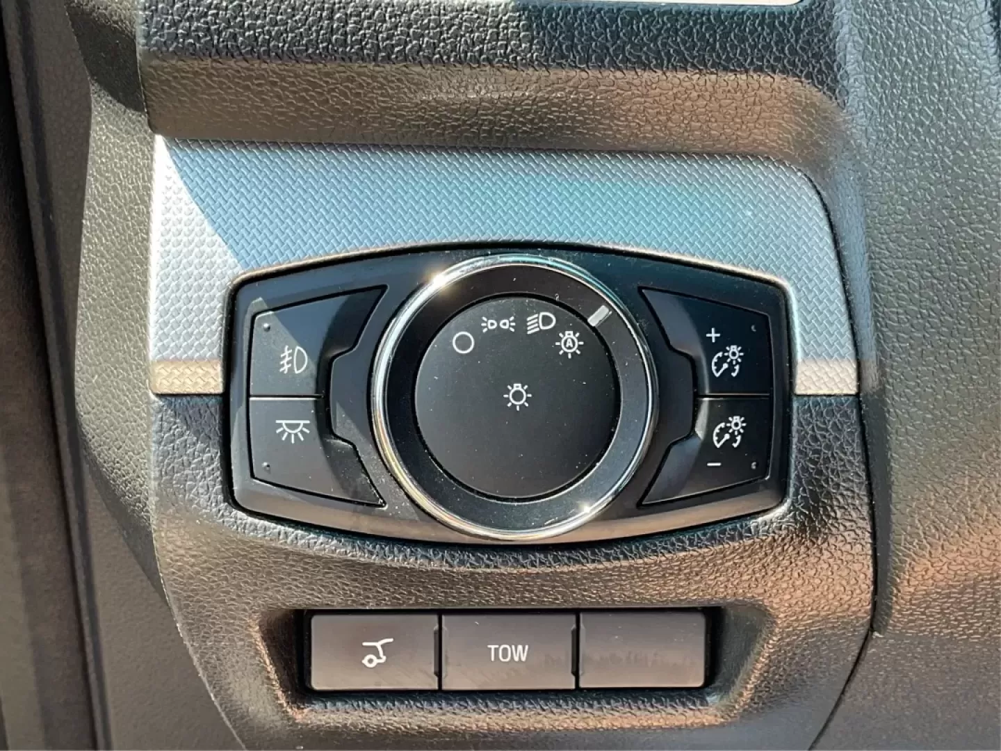 2015 Ford Explorer XLT (1FM5K8D85FG) with an 3.5L V-6 DOHC engine, located at 8750 N County Rd 25A, Piqua, OH, 45356, (937) 908-9800, 40.164391, -84.232513 - **Explore the Open Road with the 2015 Ford Explorer XLT!** <br /> <br /> Are you ready to elevate your family adventures and weekend road trips? Look no further than this stunning 2015 Ford Explorer XLT, available now at Advantage Car and Credit in Fairborn, OH. With its robust capabilities and spac - Photo#17