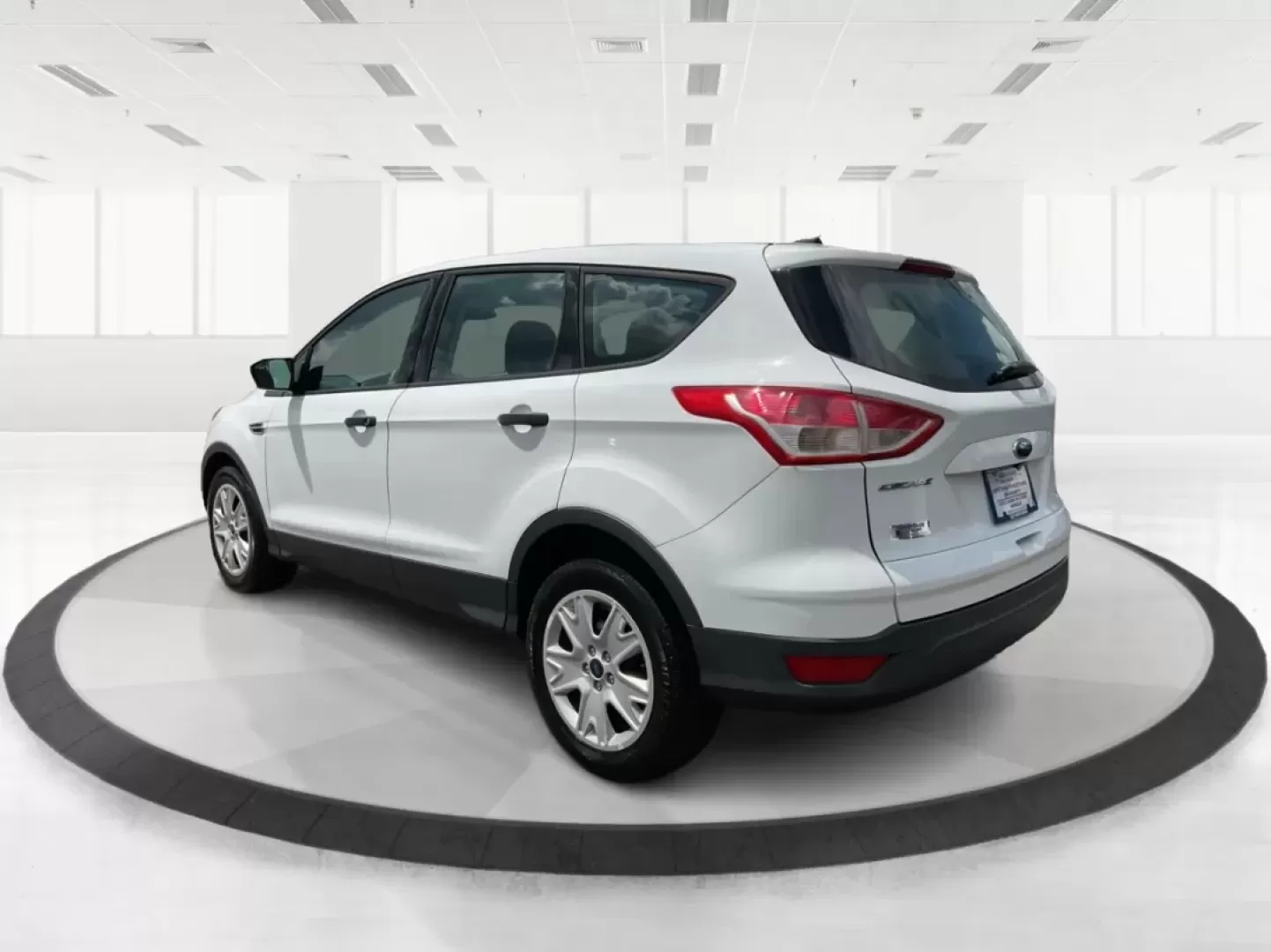 2015 Ford Escape S (1FMCU0F71FU) with an Duratec 2.5L I-4 DOHC engine, located at 880 E. National Road, Vandalia, OH, 45377, (937) 908-9800, 39.891918, -84.183594 - **Adventure Awaits with the 2015 Ford Escape! Perfect for Family Outings and Daily Commutes!**<br /> <br /> Are you looking for a versatile vehicle that seamlessly fits into your active lifestyle? The 2015 Ford Escape is the ideal SUV for growing families, weekend adventurers, or anyone who needs a - Photo#4