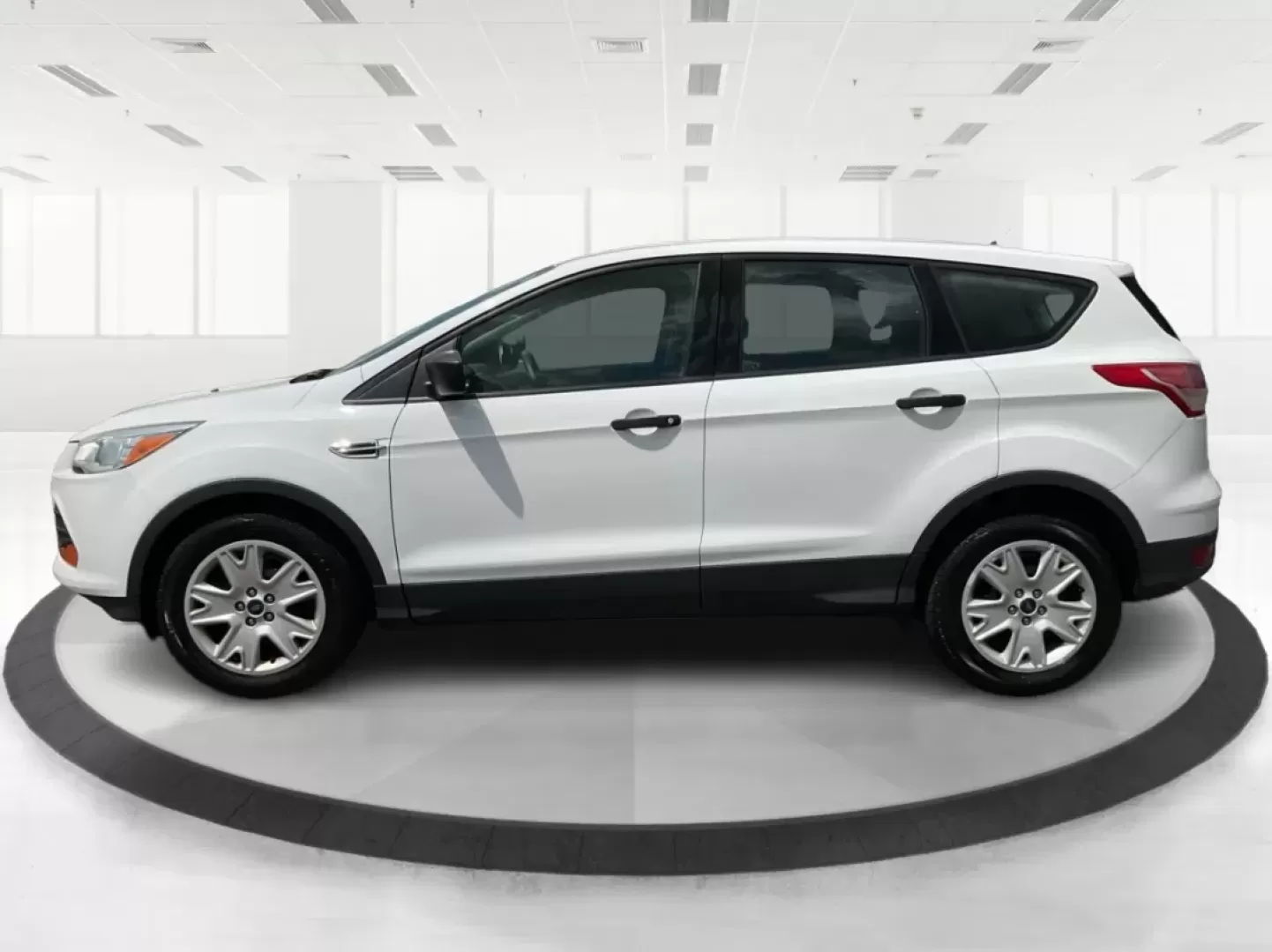 2015 Ford Escape S (1FMCU0F71FU) with an Duratec 2.5L I-4 DOHC engine, located at 880 E. National Road, Vandalia, OH, 45377, (937) 908-9800, 39.891918, -84.183594 - **Adventure Awaits with the 2015 Ford Escape! Perfect for Family Outings and Daily Commutes!**<br /> <br /> Are you looking for a versatile vehicle that seamlessly fits into your active lifestyle? The 2015 Ford Escape is the ideal SUV for growing families, weekend adventurers, or anyone who needs a - Photo#5