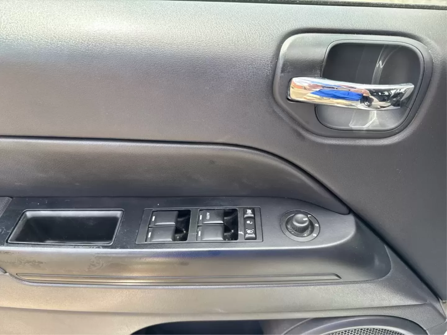 2014 Jeep Compass Sport (1C4NJDBB4ED) with an 2.4L I-4 DOHC engine, located at 1184 Kauffman Ave, Fairborn, OH, 45324, (937) 908-9800, 39.807072, -84.030914 - **Experience Adventure with the 2014 Jeep Compass Sport at Advantage Car and Credit Xenia!** <br /> <br /> Are you ready to embrace the open road with a vehicle that combines comfort, capability, and style? The 2014 Jeep Compass Sport, available at Advantage Car and Credit in Xenia, Ohio, is the pe - Photo#19