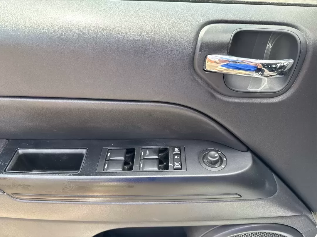 2014 Jeep Compass Sport (1C4NJDBB4ED) with an 2.4L I-4 DOHC engine, located at 1230 East Main St, Xenia, OH, 45385, (937) 908-9800, 39.688026, -83.910172 - **Experience Adventure with the 2014 Jeep Compass Sport at Advantage Car and Credit Xenia!** <br /> <br /> Are you ready to embrace the open road with a vehicle that combines comfort, capability, and style? The 2014 Jeep Compass Sport, available at Advantage Car and Credit in Xenia, Ohio, is the pe - Photo#19