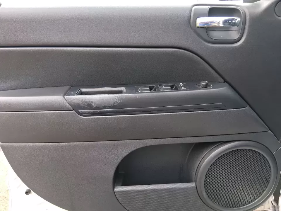 2014 Jeep Compass Sport (1C4NJDBB4ED) with an 2.4L I-4 DOHC engine, Automatic transmission, located at 1230 East Main St, Xenia, OH, 45385, (937) 908-9800, 39.688026, -83.910172 - **Experience Adventure with the 2014 Jeep Compass Sport at Advantage Car and Credit Xenia!** <br /> <br /> Are you ready to embrace the open road with a vehicle that combines comfort, capability, and style? The 2014 Jeep Compass Sport, available at Advantage Car and Credit in Xenia, Ohio, is the pe - Photo#17