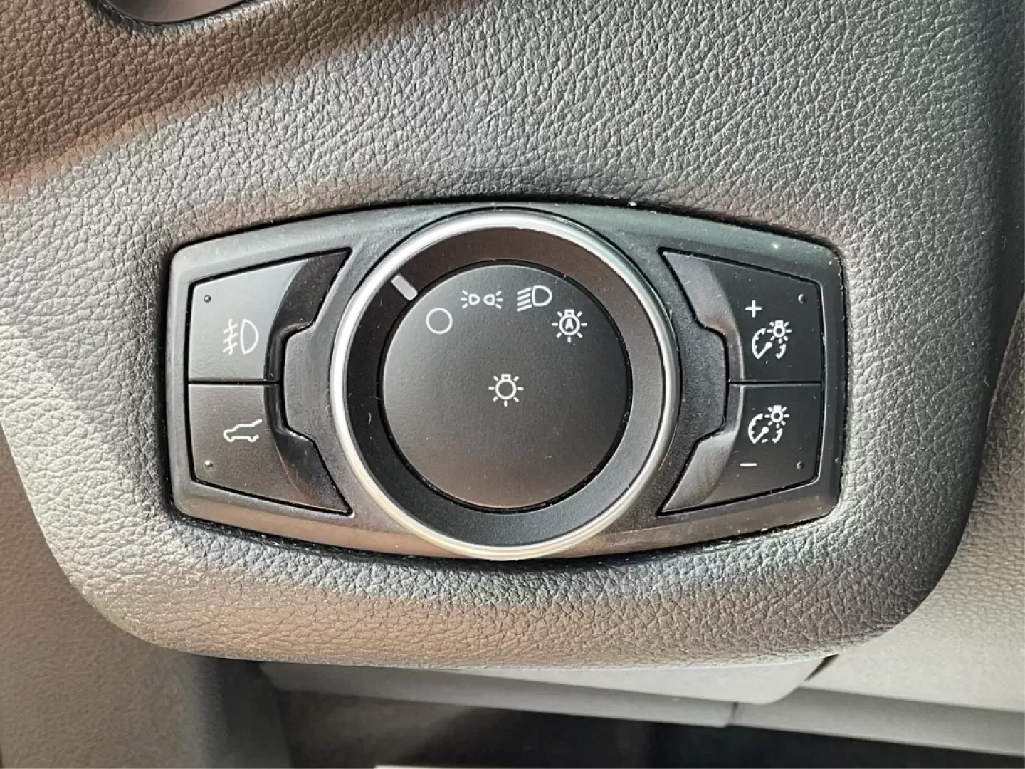 2017 Ford Escape SE (1FMCU0GD7HU) with an Other engine, located at 1099 N County Rd 25A , Troy, OH, 45373, (937) 908-9800, 40.057079, -84.212883 - **Experience Life on the Move with the 2017 Ford Escape SE at Advantage Car and Credit - Troy!**<br /> <br /> Are you ready to elevate your lifestyle with a versatile SUV that's perfect for family outings and weekend adventures? Look no further than the 2017 Ford Escape SE, available at Advantage Ca - Photo#17