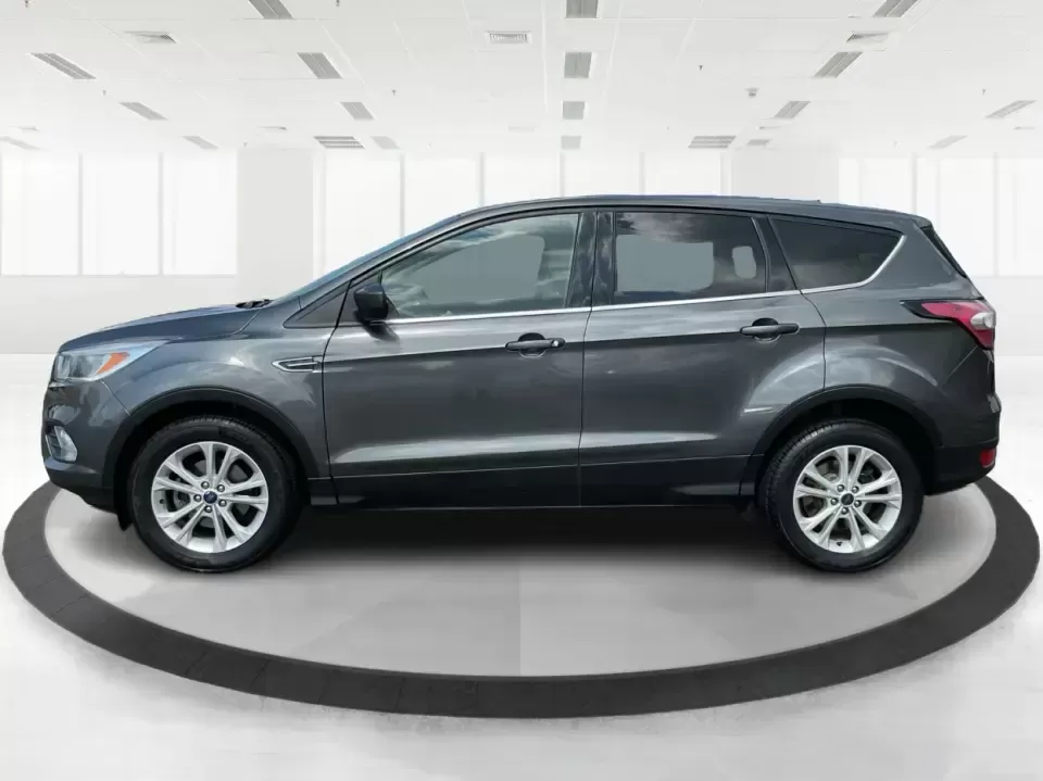 2017 Ford Escape SE (1FMCU0GD7HU) with an 1.5L L4 DOHC 16V engine, 6A transmission, located at 1184 Kauffman Ave, Fairborn, OH, 45324, (937) 908-9800, 39.807072, -84.030914 - **Experience Life on the Move with the 2017 Ford Escape SE at Advantage Car and Credit - Troy!**<br /> <br /> Are you ready to elevate your lifestyle with a versatile SUV that's perfect for family outings and weekend adventures? Look no further than the 2017 Ford Escape SE, available at Advantage Ca - Photo#5
