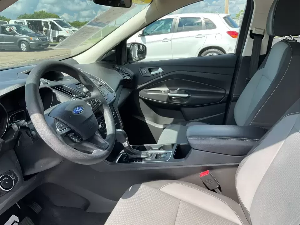 2017 Ford Escape SE (1FMCU0GD7HU) with an 1.5L L4 DOHC 16V engine, 6A transmission, located at 1184 Kauffman Ave, Fairborn, OH, 45324, (937) 908-9800, 39.807072, -84.030914 - **Experience Life on the Move with the 2017 Ford Escape SE at Advantage Car and Credit - Troy!**<br /> <br /> Are you ready to elevate your lifestyle with a versatile SUV that's perfect for family outings and weekend adventures? Look no further than the 2017 Ford Escape SE, available at Advantage Ca - Photo#9