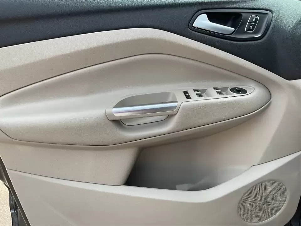 2017 Ford Escape SE (1FMCU9GD7HU) with an 1.5L L4 DOHC 16V engine, 6A transmission, located at 4508 South Dixie Dr, Moraine, OH, 45439, (937) 908-9800, 39.689976, -84.218452 - **Adventure Awaits With This 2017 Ford Escape SE! Perfect for Your Next Journey!**<br /> <br /> Are you ready to elevate your weekend getaways or daily commutes? The 2017 Ford Escape SE is the ideal SUV for those who crave versatility without sacrificing style. With a spacious interior, advanced saf - Photo#19