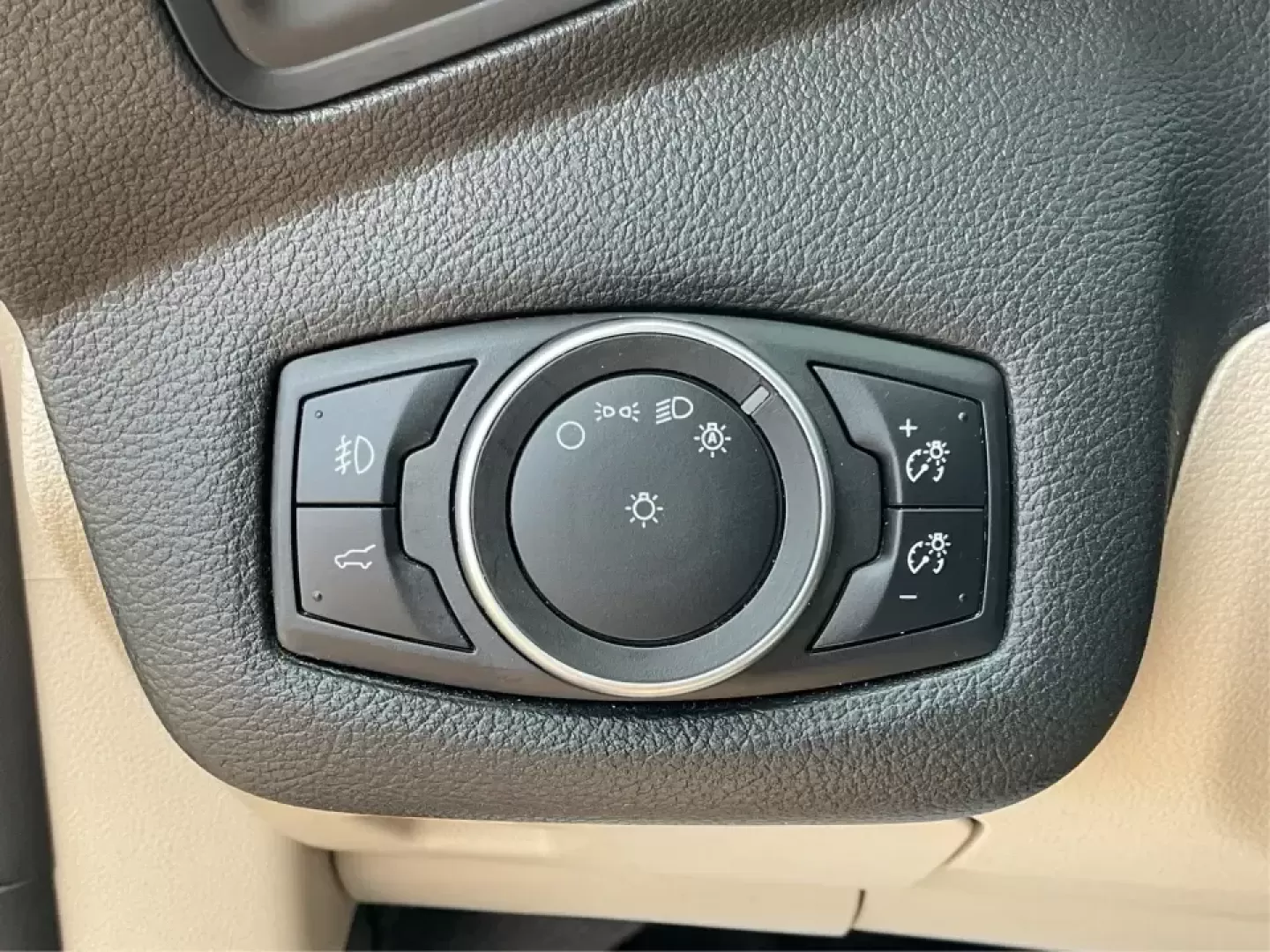 2017 Ford Escape SE (1FMCU9GD7HU) with an 1.5L L4 DOHC 16V engine, 6A transmission, located at 8750 N County Rd 25A, Piqua, OH, 45356, (937) 908-9800, 40.164391, -84.232513 - **Adventure Awaits With This 2017 Ford Escape SE! Perfect for Your Next Journey!**<br /> <br /> Are you ready to elevate your weekend getaways or daily commutes? The 2017 Ford Escape SE is the ideal SUV for those who crave versatility without sacrificing style. With a spacious interior, advanced saf - Photo#17