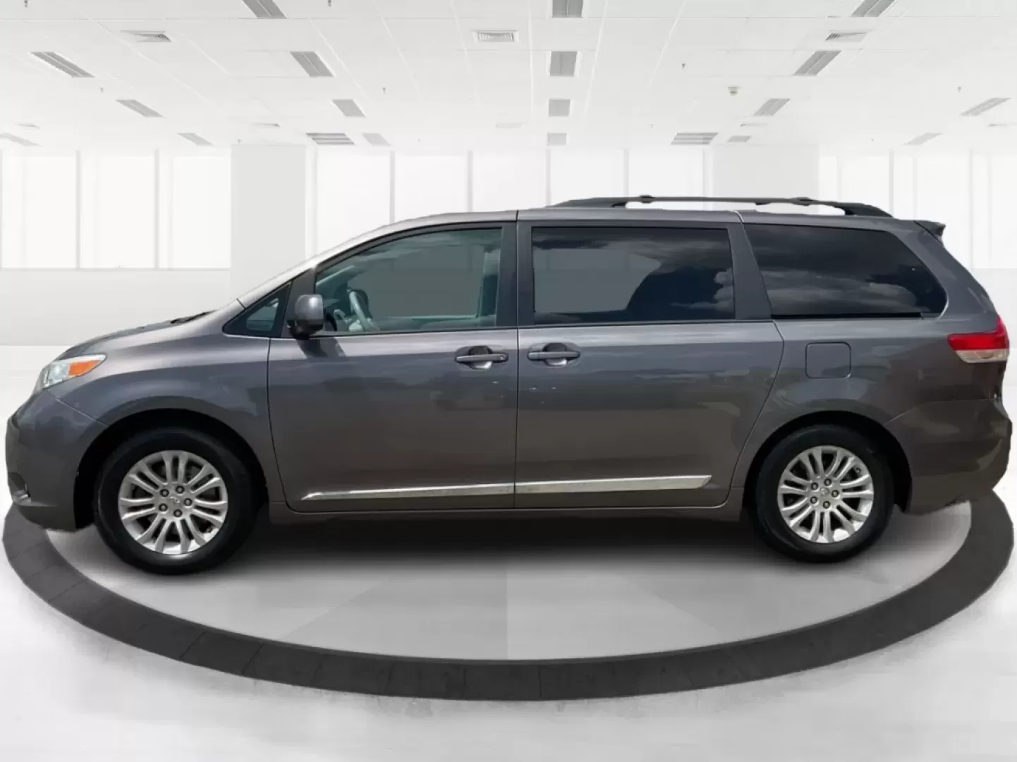 2012 Toyota Sienna XLE V6 8 Passenger (5TDYK3DC7CS) with an 3.5L V-6 DOHC engine, located at 1184 Kauffman Ave, Fairborn, OH, 45324, (937) 908-9800, 39.807072, -84.030914 - **Unleash Your Family Adventures with the 2012 Toyota Sienna XLE V6!** <br /> <br /> Are you ready to elevate your family's travel experiences? The 2012 Toyota Sienna XLE V6 8 Passenger is the perfect blend of comfort, space, and reliability, designed for families who love to explore. Whether you're - Photo#5