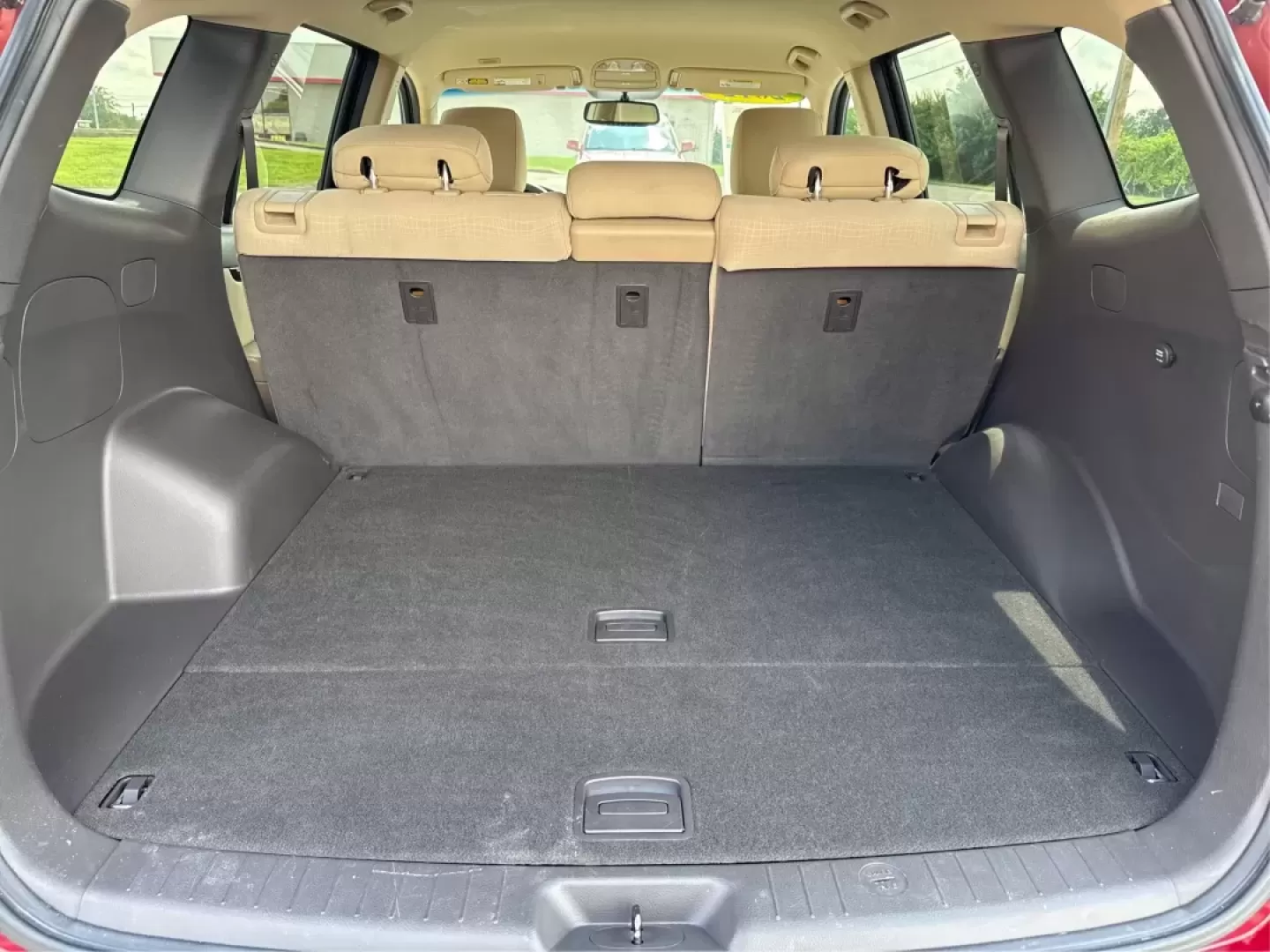 2012 Hyundai Santa Fe GLS (5XYZGDAB0CG) with an 2.4L I-4 DOHC engine, located at 4508 South Dixie Dr, Moraine, OH, 45439, (937) 908-9800, 39.689976, -84.218452 - Embark on your next adventure with the perfect blend of style, comfort, and reliability - the 2012 Hyundai Santa Fe GLS. This versatile SUV is ideal for families, commuters, and weekend warriors alike. Whether you're navigating the bustling streets of Moraine, OH, or exploring nearby attractions lik - Photo#12