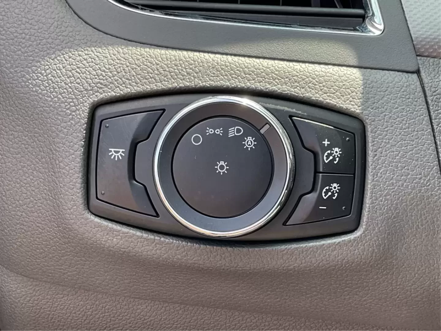 2013 Ford Edge SEL (2FMDK3JC0DB) with an Other engine, located at 1184 Kauffman Ave, Fairborn, OH, 45324, (937) 908-9800, 39.807072, -84.030914 - **Explore New Horizons with the 2013 Ford Edge SEL Your Adventure Awaits!**<br /> <br /> Are you ready to elevate your daily commute or embark on weekend adventures with friends and family? The 2013 Ford Edge SEL is the versatile SUV that perfectly balances style, comfort, and capability, making it - Photo#17