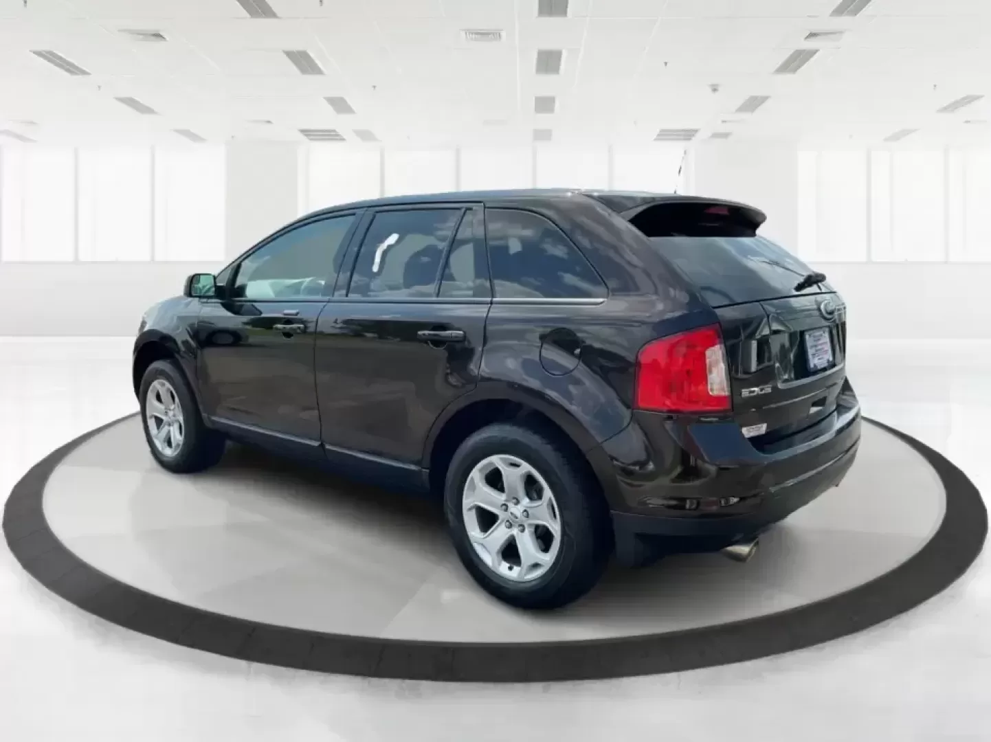 2013 Ford Edge SEL (2FMDK3JC0DB) with an 3.5L V6 DOHC 24V engine, 6-Speed Automatic transmission, located at 880 E. National Road, Vandalia, OH, 45377, (937) 908-9800, 39.891918, -84.183594 - **Explore New Horizons with the 2013 Ford Edge SEL Your Adventure Awaits!**<br /> <br /> Are you ready to elevate your daily commute or embark on weekend adventures with friends and family? The 2013 Ford Edge SEL is the versatile SUV that perfectly balances style, comfort, and capability, making it - Photo#4
