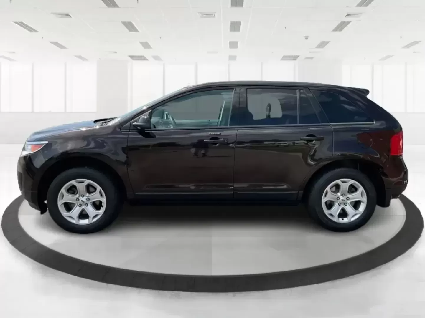 2013 Ford Edge SEL (2FMDK3JC0DB) with an 3.5L V6 DOHC 24V engine, 6-Speed Automatic transmission, located at 880 E. National Road, Vandalia, OH, 45377, (937) 908-9800, 39.891918, -84.183594 - **Explore New Horizons with the 2013 Ford Edge SEL Your Adventure Awaits!**<br /> <br /> Are you ready to elevate your daily commute or embark on weekend adventures with friends and family? The 2013 Ford Edge SEL is the versatile SUV that perfectly balances style, comfort, and capability, making it - Photo#5