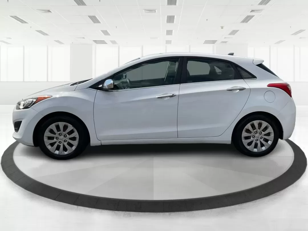 2017 Hyundai Elantra GT Base (KMHD35LH2HU) with an Other engine, located at 880 E. National Road, Vandalia, OH, 45377, (937) 908-9800, 39.891918, -84.183594 - **Discover the Perfect Commuter or Family Vehicle at Advantage Car and Credit - Piqua**<br /> <br /> Are you searching for a reliable vehicle that caters to your daily commute or weekend family adventures? Look no further than this 2017 Hyundai Elantra GT, now available for purchase at Advantage Car - Photo#5