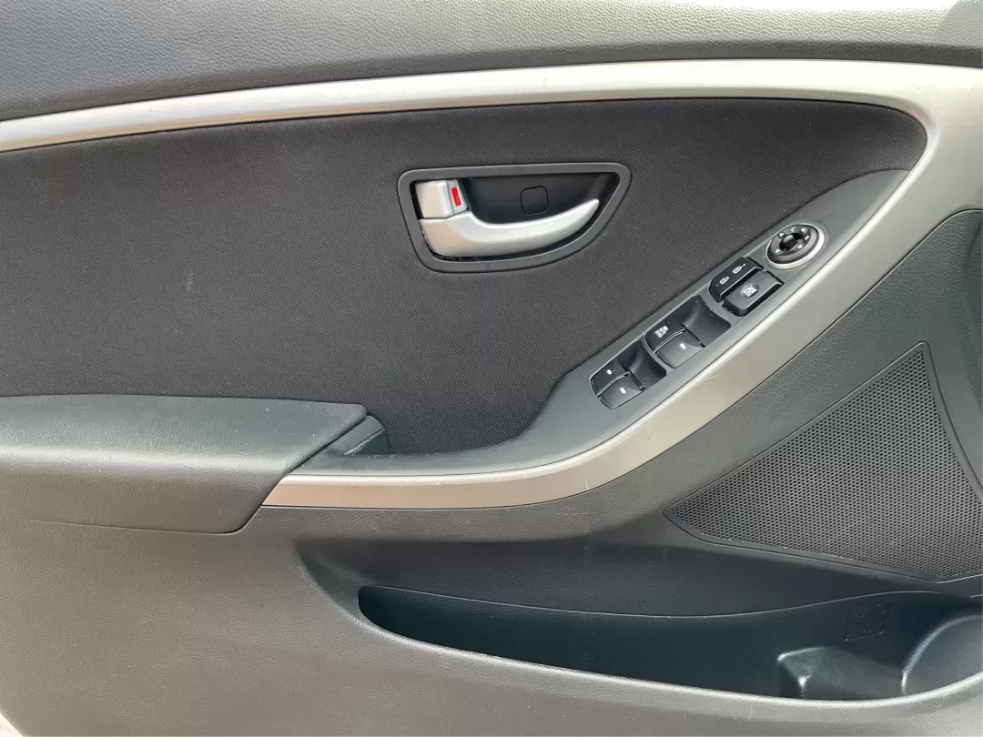 2017 Hyundai Elantra GT Base (KMHD35LH2HU) with an Other engine, located at 880 E. National Road, Vandalia, OH, 45377, (937) 908-9800, 39.891918, -84.183594 - **Discover the Perfect Commuter or Family Vehicle at Advantage Car and Credit - Piqua**<br /> <br /> Are you searching for a reliable vehicle that caters to your daily commute or weekend family adventures? Look no further than this 2017 Hyundai Elantra GT, now available for purchase at Advantage Car - Photo#17