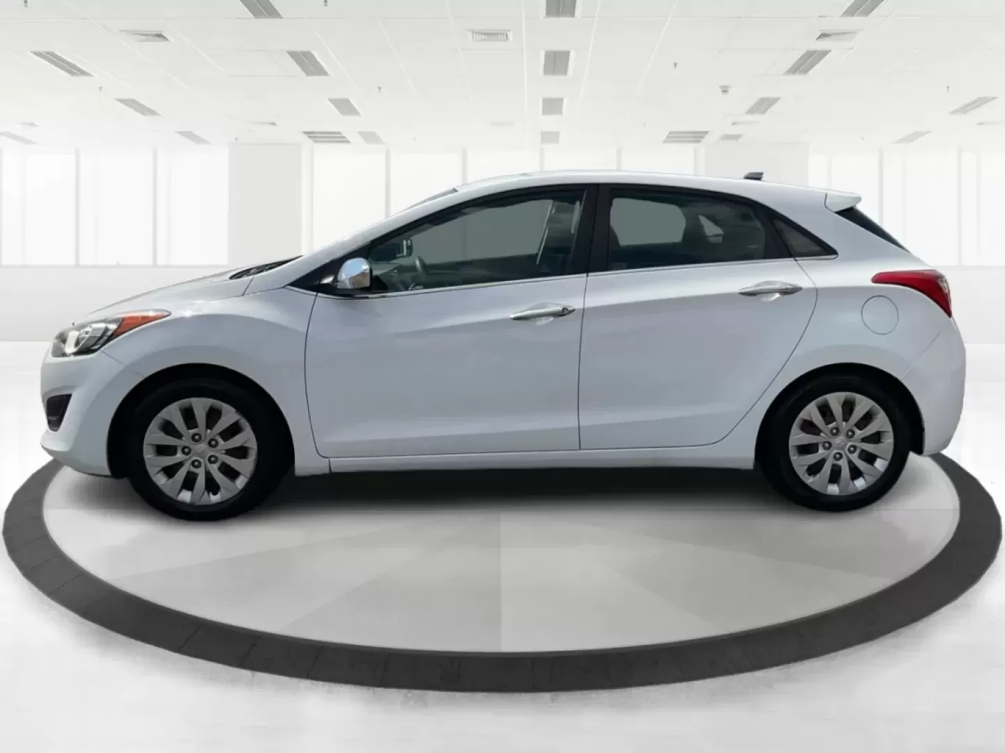 2017 Hyundai Elantra GT Base (KMHD35LH2HU) with an Other engine, located at 8750 N County Rd 25A, Piqua, OH, 45356, (937) 908-9800, 40.164391, -84.232513 - **Discover the Perfect Commuter or Family Vehicle at Advantage Car and Credit - Piqua**<br /> <br /> Are you searching for a reliable vehicle that caters to your daily commute or weekend family adventures? Look no further than this 2017 Hyundai Elantra GT, now available for purchase at Advantage Car - Photo#5