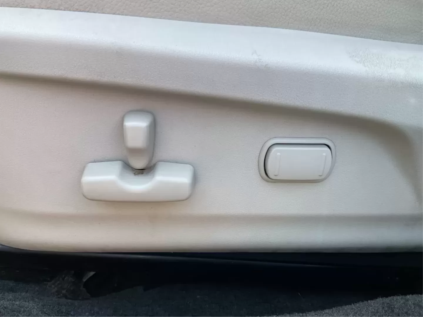 2013 Subaru Outback 2.5i Limited (4S4BRBKC0D3) with an 2.5L H-4 DOHC engine, located at 4508 South Dixie Dr, Moraine, OH, 45439, (937) 908-9800, 39.689976, -84.218452 - **Adventure Awaits with This 2013 Subaru Outback! Perfect for Weekend Getaways and Daily Commutes**<br /> <br /> Looking for a versatile vehicle that can handle everything from family road trips to daily commutes? Look no further than this 2013 Subaru Outback 2.5i Limited, now available at Advantage - Photo#16