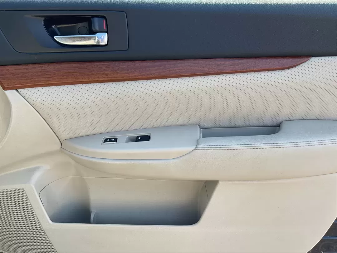 2013 Subaru Outback 2.5i Limited (4S4BRBKC0D3) with an 2.5L H-4 DOHC engine, located at 4508 South Dixie Dr, Moraine, OH, 45439, (937) 908-9800, 39.689976, -84.218452 - **Adventure Awaits with This 2013 Subaru Outback! Perfect for Weekend Getaways and Daily Commutes**<br /> <br /> Looking for a versatile vehicle that can handle everything from family road trips to daily commutes? Look no further than this 2013 Subaru Outback 2.5i Limited, now available at Advantage - Photo#18