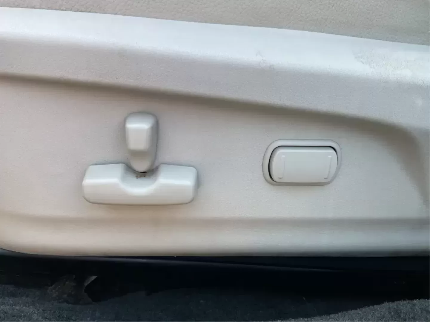 2013 Subaru Outback 2.5i Limited (4S4BRBKC0D3) with an 2.5L H-4 DOHC engine, Continuously Variable Transmission (CVT) transmission, located at 401 Woodman Dr, Riverside, OH, 45431, (937) 908-9800, 39.760899, -84.123421 - **Adventure Awaits with This 2013 Subaru Outback! Perfect for Weekend Getaways and Daily Commutes**<br /> <br /> Looking for a versatile vehicle that can handle everything from family road trips to daily commutes? Look no further than this 2013 Subaru Outback 2.5i Limited, now available at Advantage - Photo#16