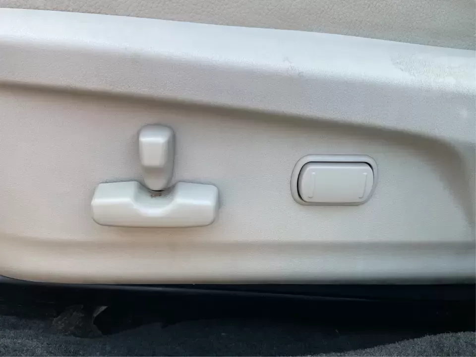 2013 Subaru Outback 2.5i Limited (4S4BRBKC0D3) with an 2.5L H-4 DOHC engine, Continuously Variable Transmission (CVT) transmission, located at 880 E. National Road, Vandalia, OH, 45377, (937) 908-9800, 39.891918, -84.183594 - 2013 Subaru Outback 2.5i Limited - Photo#16