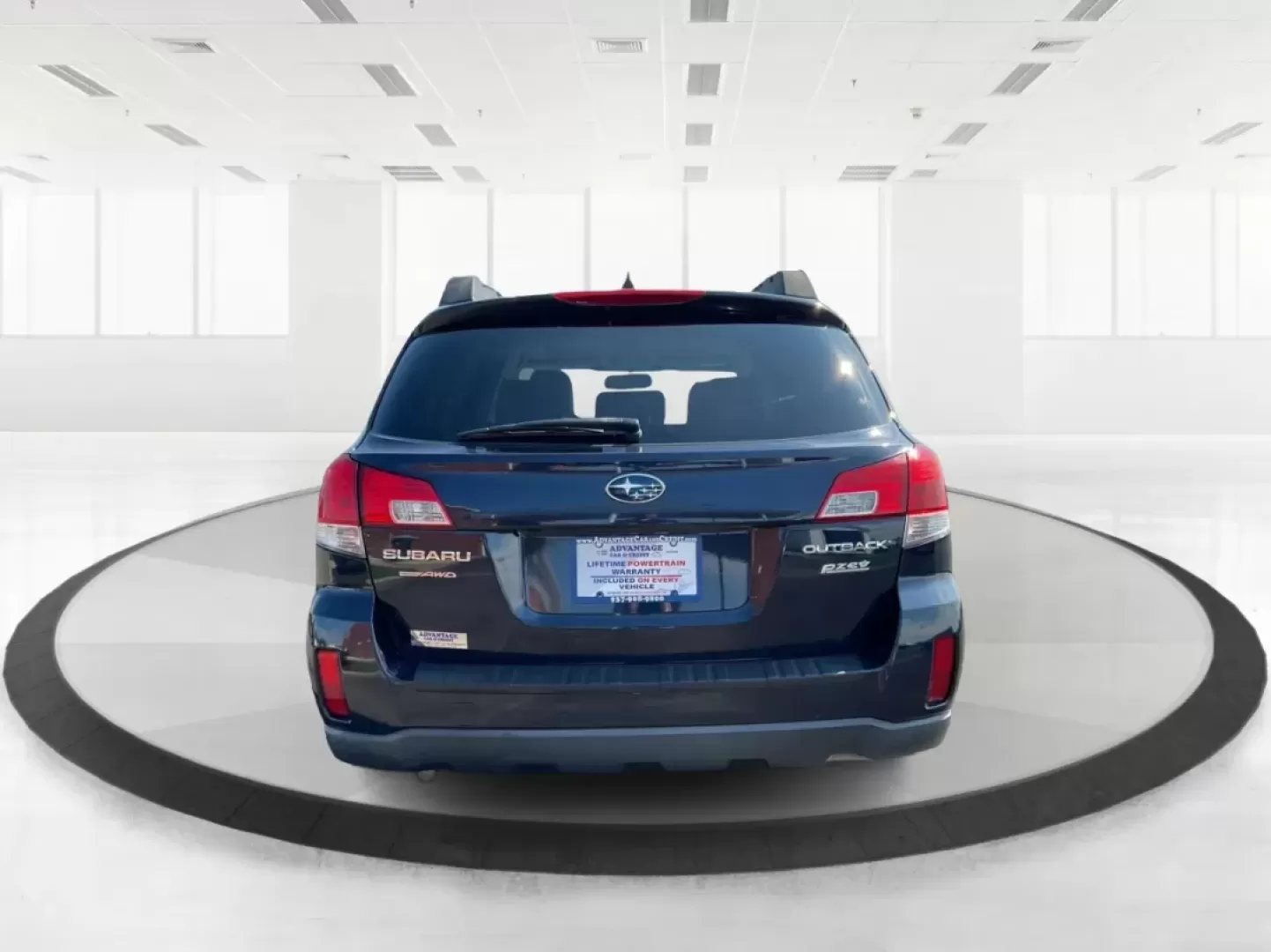 2013 Subaru Outback 2.5i Limited (4S4BRBKC0D3) with an 2.5L H-4 DOHC engine, located at 1230 East Main St, Xenia, OH, 45385, (937) 908-9800, 39.688026, -83.910172 - **Adventure Awaits with This 2013 Subaru Outback! Perfect for Weekend Getaways and Daily Commutes**<br /> <br /> Looking for a versatile vehicle that can handle everything from family road trips to daily commutes? Look no further than this 2013 Subaru Outback 2.5i Limited, now available at Advantage - Photo#3