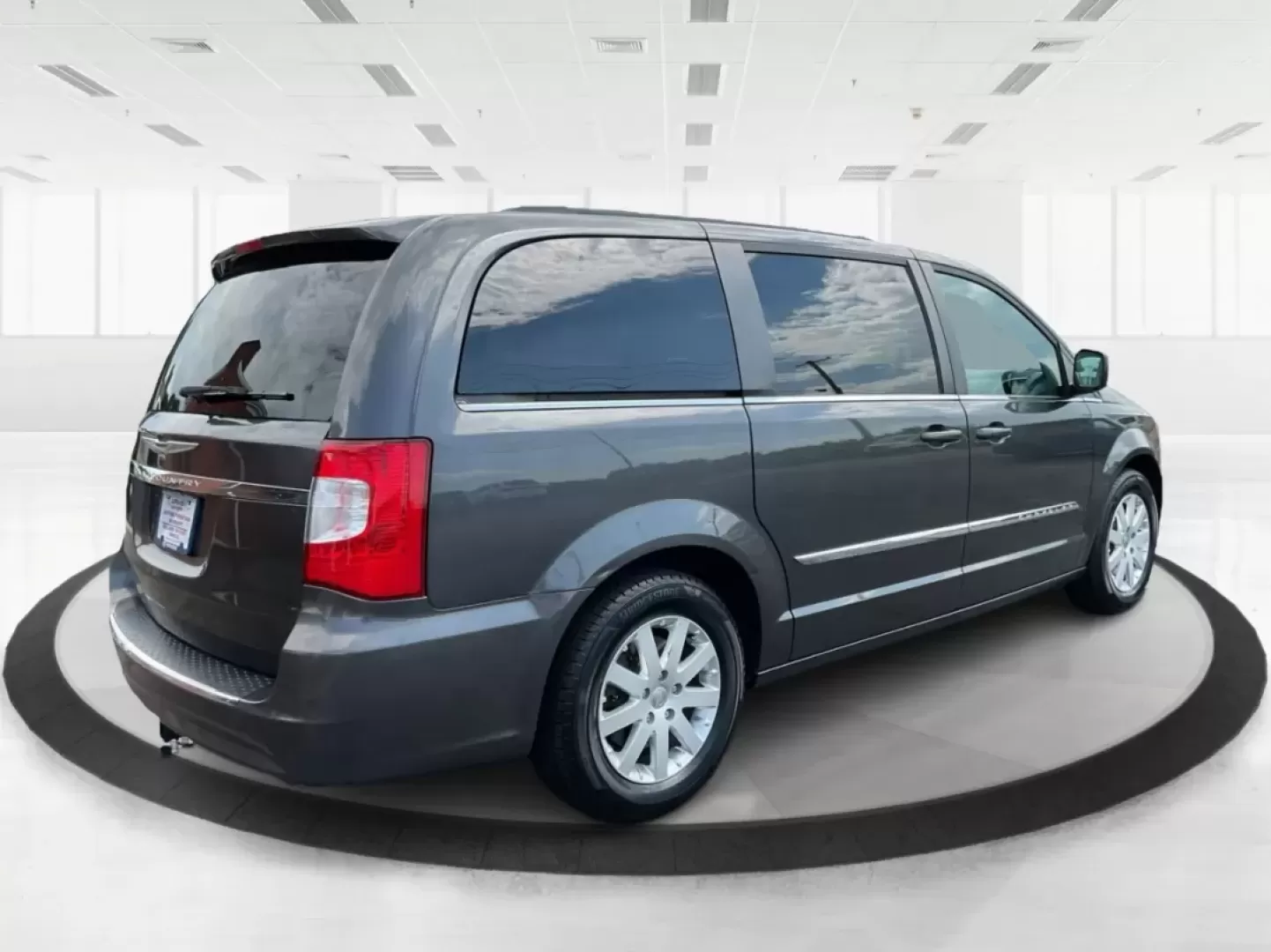 2016 Chrysler Town and Country Touring (2C4RC1BGXGR) with an Pentastar 3.6L V-6 DOHC engine, located at 1230 East Main St, Xenia, OH, 45385, (937) 908-9800, 39.688026, -83.910172 - **Discover Your Next Adventure with the 2016 Chrysler Town and Country Touring at Advantage Car and Credit Xenia!**<br /> <br /> If you're a growing family in Xenia, OH, seeking the perfect blend of comfort, space, and modern conveniences, look no further than the 2016 Chrysler Town and Country - Photo#2