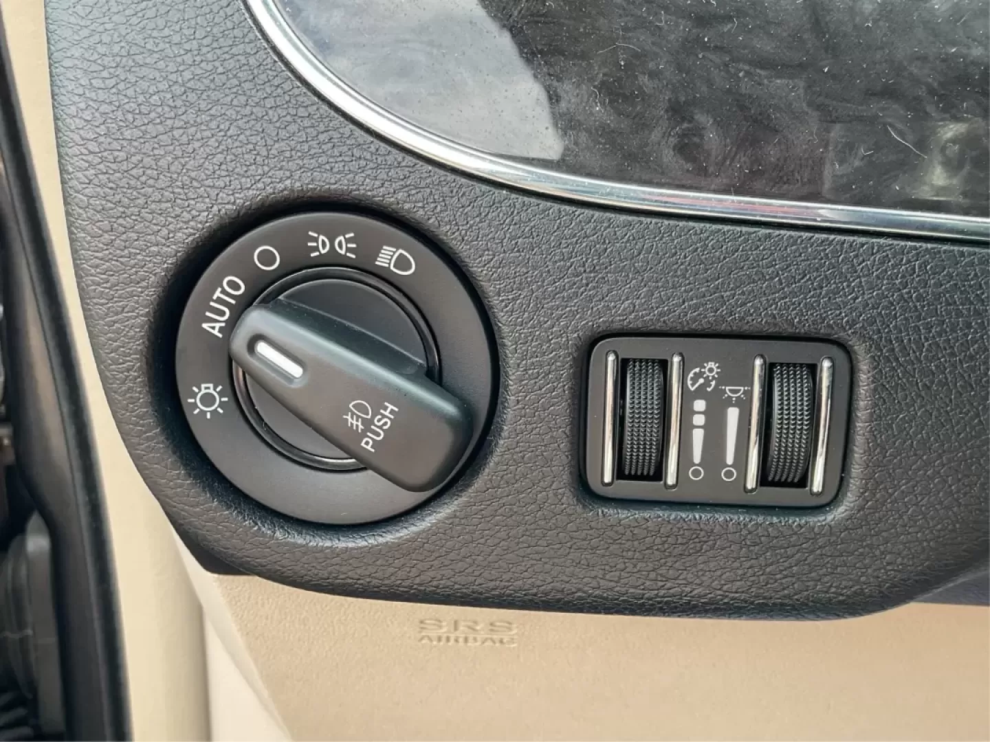 2016 Chrysler Town and Country Touring (2C4RC1BGXGR) with an Pentastar 3.6L V-6 DOHC engine, located at 1230 East Main St, Xenia, OH, 45385, (937) 908-9800, 39.688026, -83.910172 - **Discover Your Next Adventure with the 2016 Chrysler Town and Country Touring at Advantage Car and Credit Xenia!**<br /> <br /> If you're a growing family in Xenia, OH, seeking the perfect blend of comfort, space, and modern conveniences, look no further than the 2016 Chrysler Town and Country - Photo#17