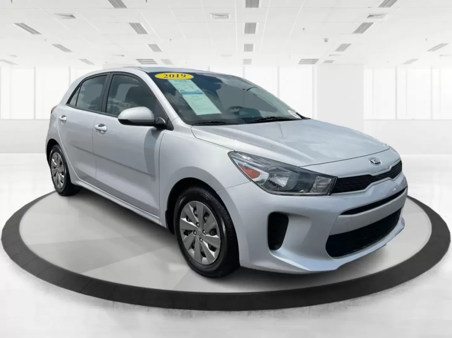 2019 Kia Rio 5-Door S (3KPA25AB6KE) with an Gamma 1.6L I-4 gasoline direct injection engine, located at 1099 N County Rd 25A , Troy, OH, 45373, (937) 908-9800, 40.057079, -84.212883 - Discover the perfect blend of style, efficiency, and affordability with this 2019 Kia Rio 5-Door from Advantage Car and Credit in Troy, OH. This hatchback is not just a car; it's a lifestyle ally, ideal for budget-conscious buyers and growing families alike. With its compact design and versatile car - Photo#0
