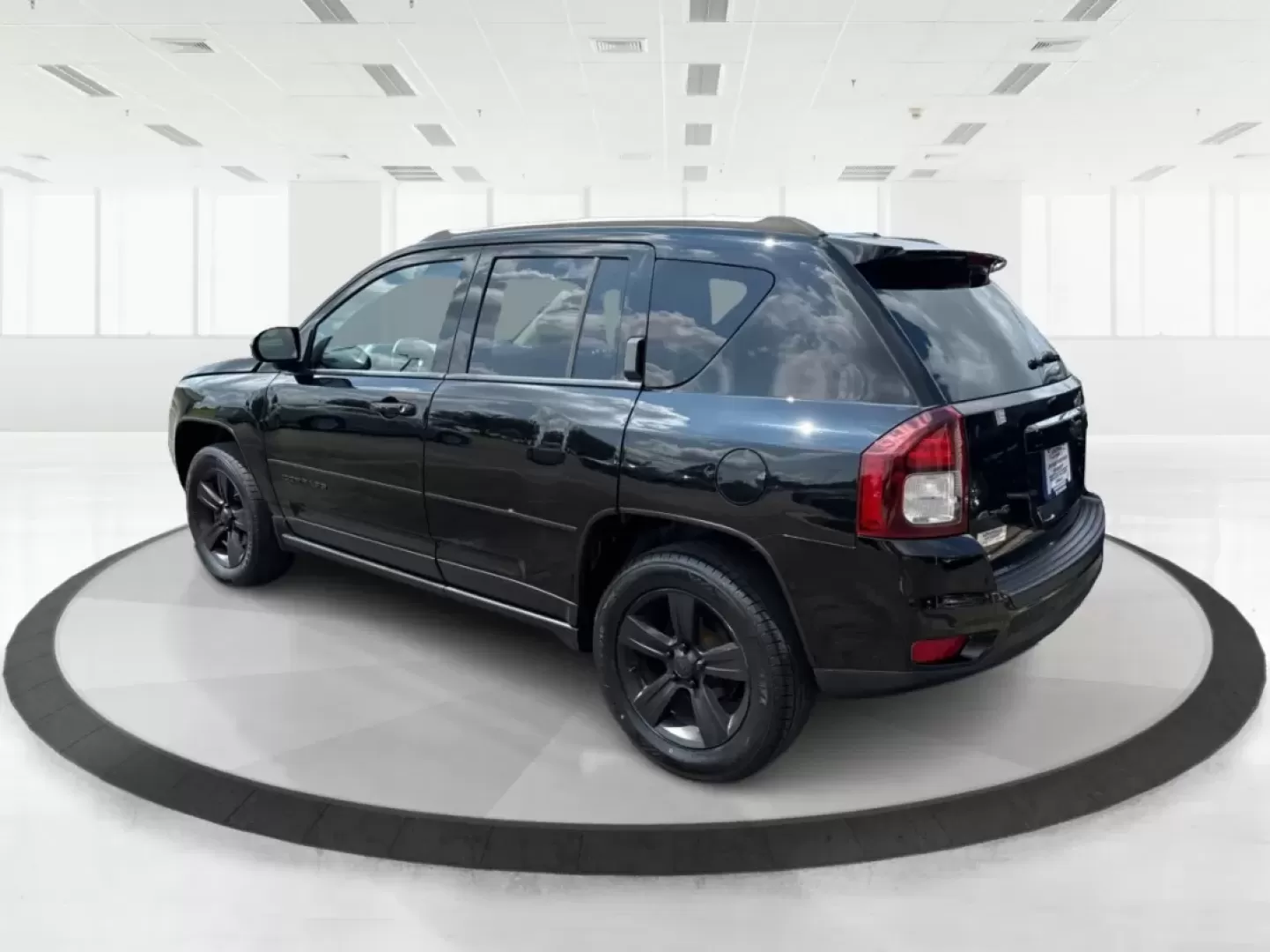 2016 Jeep Compass Sport (1C4NJDBB5GD) with an 2.4L I-4 DOHC engine, located at 1230 East Main St, Xenia, OH, 45385, (937) 908-9800, 39.688026, -83.910172 - **Adventure Awaits with this 2016 Jeep Compass Sport Perfect for Weekend Getaways!**<br /> <br /> Are you looking for a vehicle that combines style, functionality, and reliability for your next adventure? Look no further than this 2016 Jeep Compass Sport, available now at Advantage Car and Credit i - Photo#4