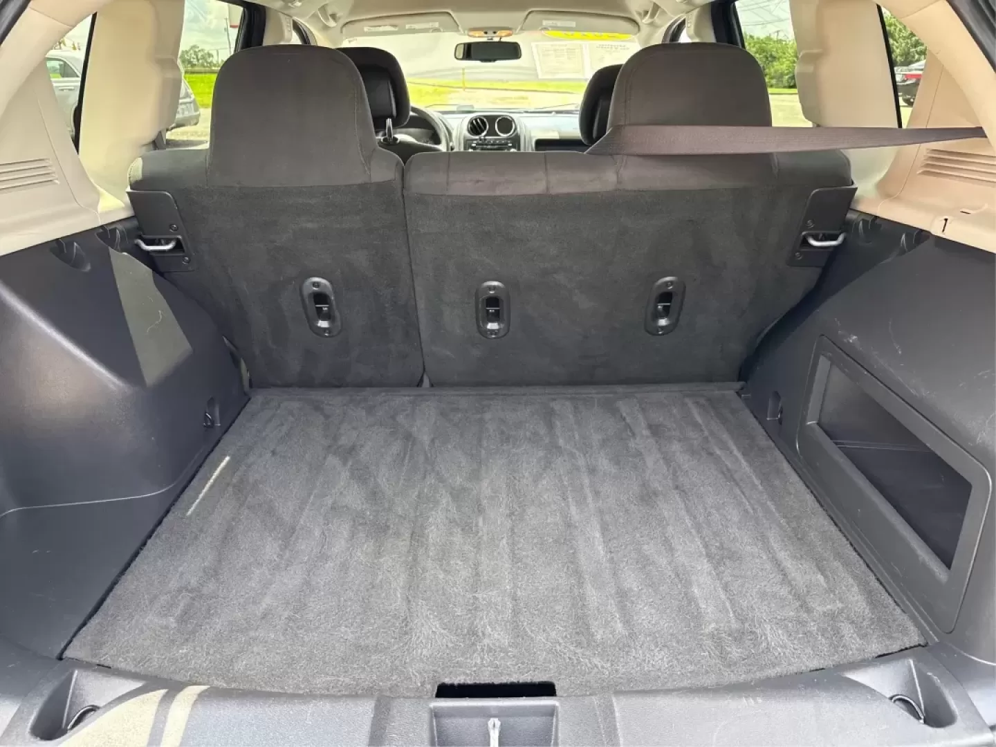 2016 Jeep Compass Sport (1C4NJDBB5GD) with an 2.4L I-4 DOHC engine, located at 1230 East Main St, Xenia, OH, 45385, (937) 908-9800, 39.688026, -83.910172 - **Adventure Awaits with this 2016 Jeep Compass Sport Perfect for Weekend Getaways!**<br /> <br /> Are you looking for a vehicle that combines style, functionality, and reliability for your next adventure? Look no further than this 2016 Jeep Compass Sport, available now at Advantage Car and Credit i - Photo#12