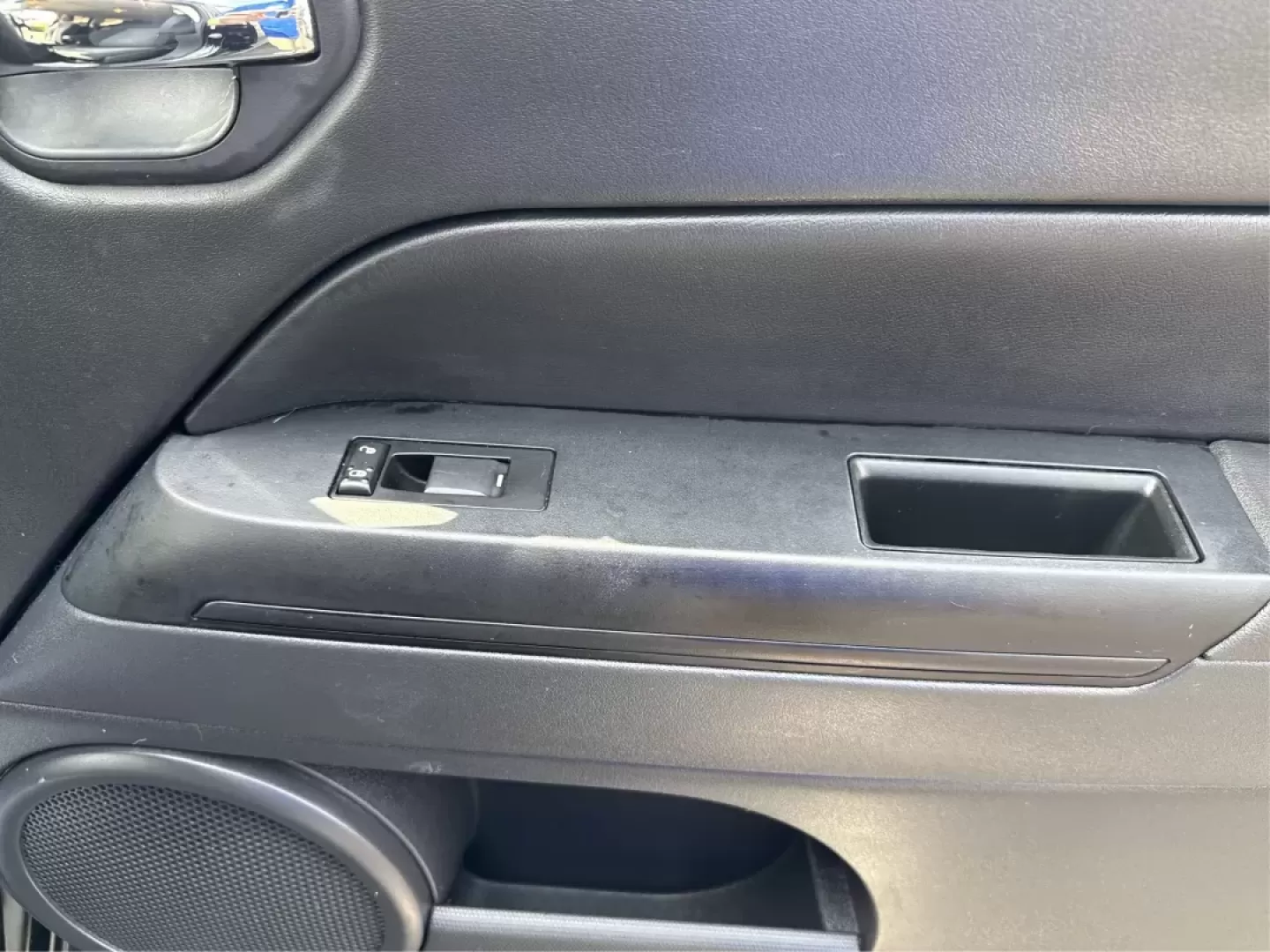 2016 Jeep Compass Sport (1C4NJDBB5GD) with an 2.4L I-4 DOHC engine, located at 1230 East Main St, Xenia, OH, 45385, (937) 908-9800, 39.688026, -83.910172 - **Adventure Awaits with this 2016 Jeep Compass Sport Perfect for Weekend Getaways!**<br /> <br /> Are you looking for a vehicle that combines style, functionality, and reliability for your next adventure? Look no further than this 2016 Jeep Compass Sport, available now at Advantage Car and Credit i - Photo#20